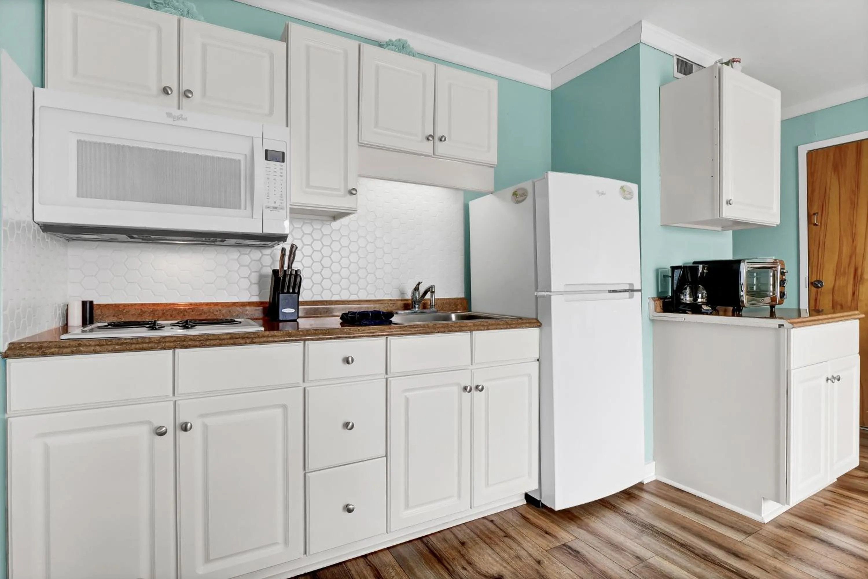Kitchen or kitchenette in Sandpeddler Inn and Suites