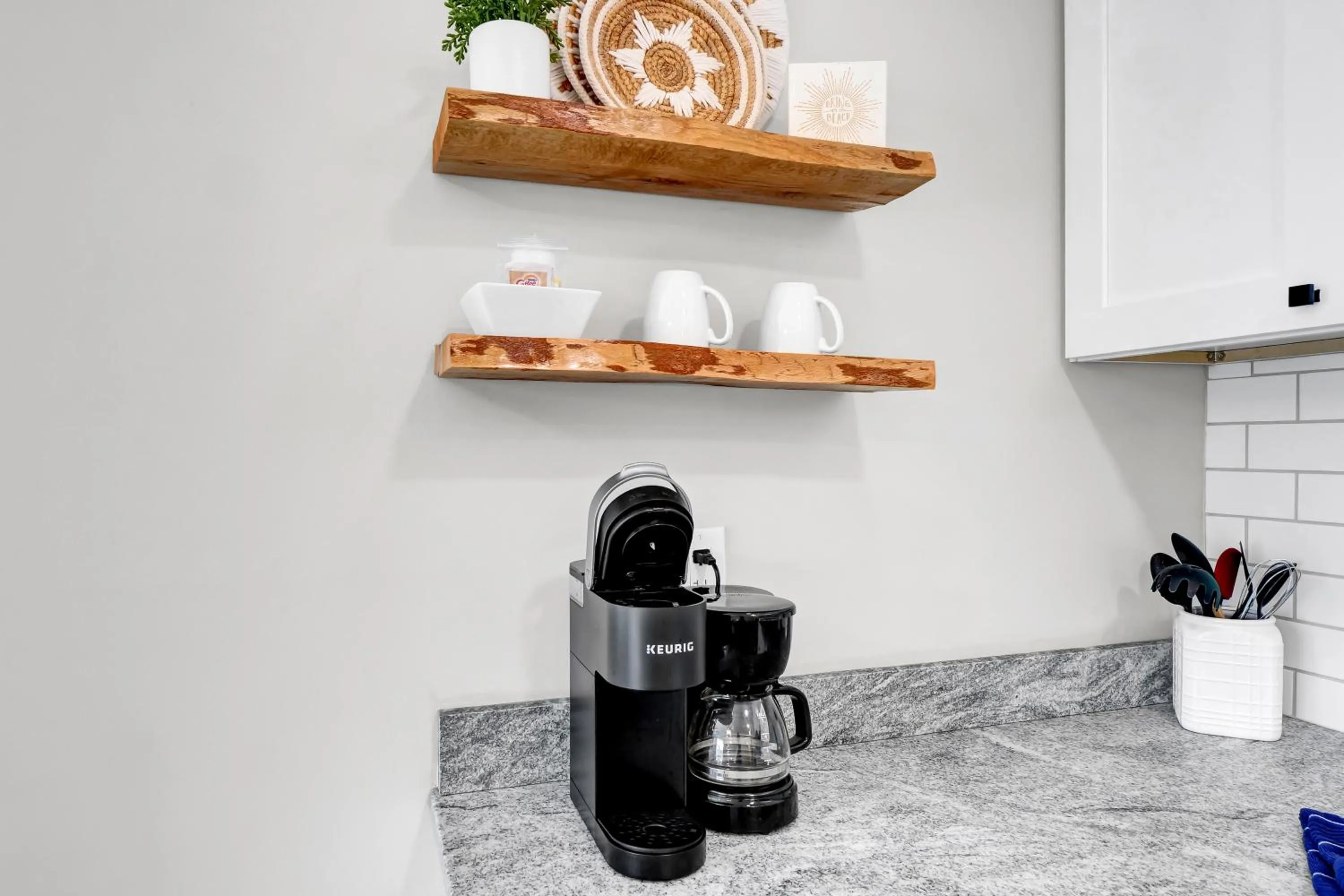 Coffee/tea facilities in Sandpeddler Inn and Suites