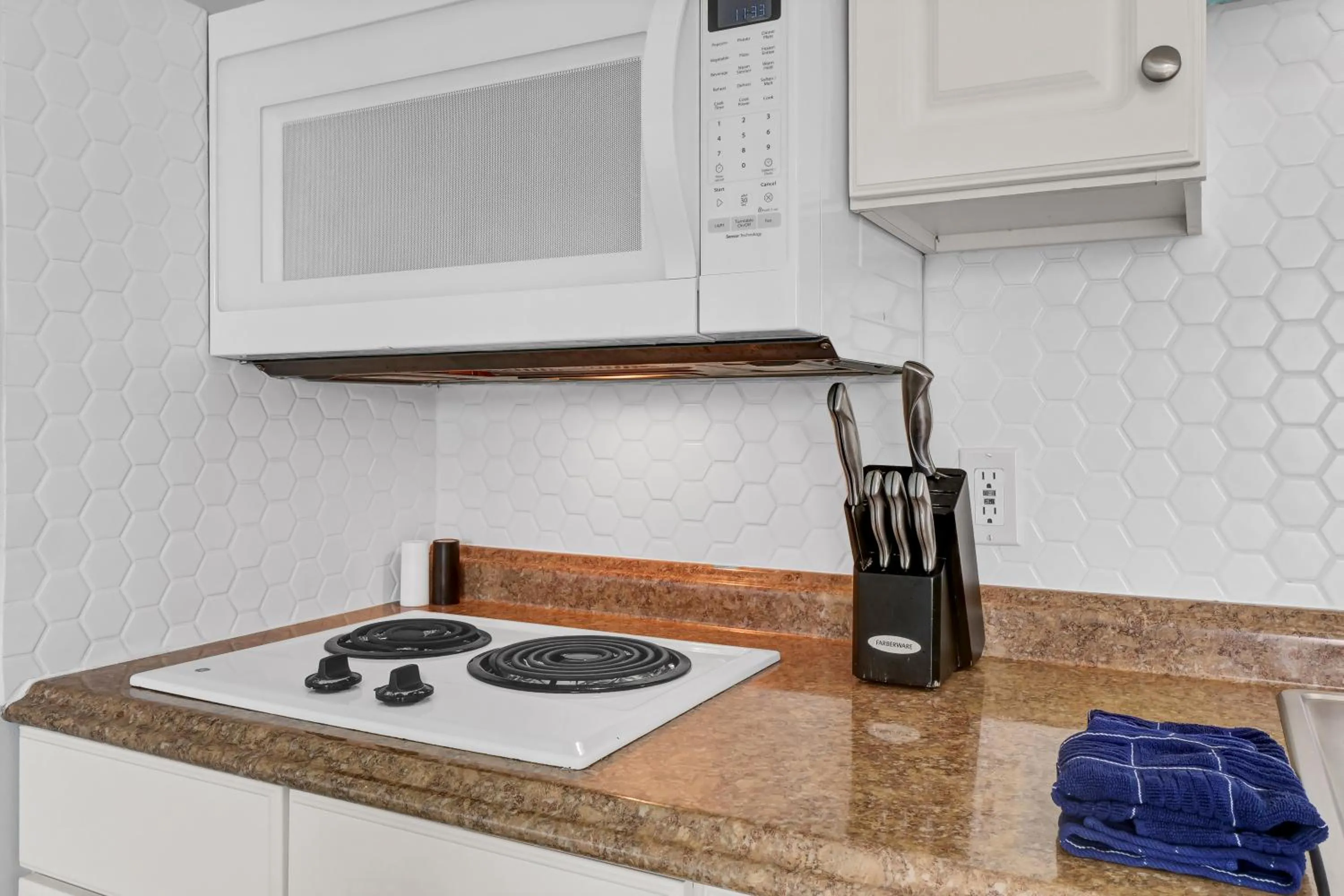 Kitchen or kitchenette in Sandpeddler Inn and Suites