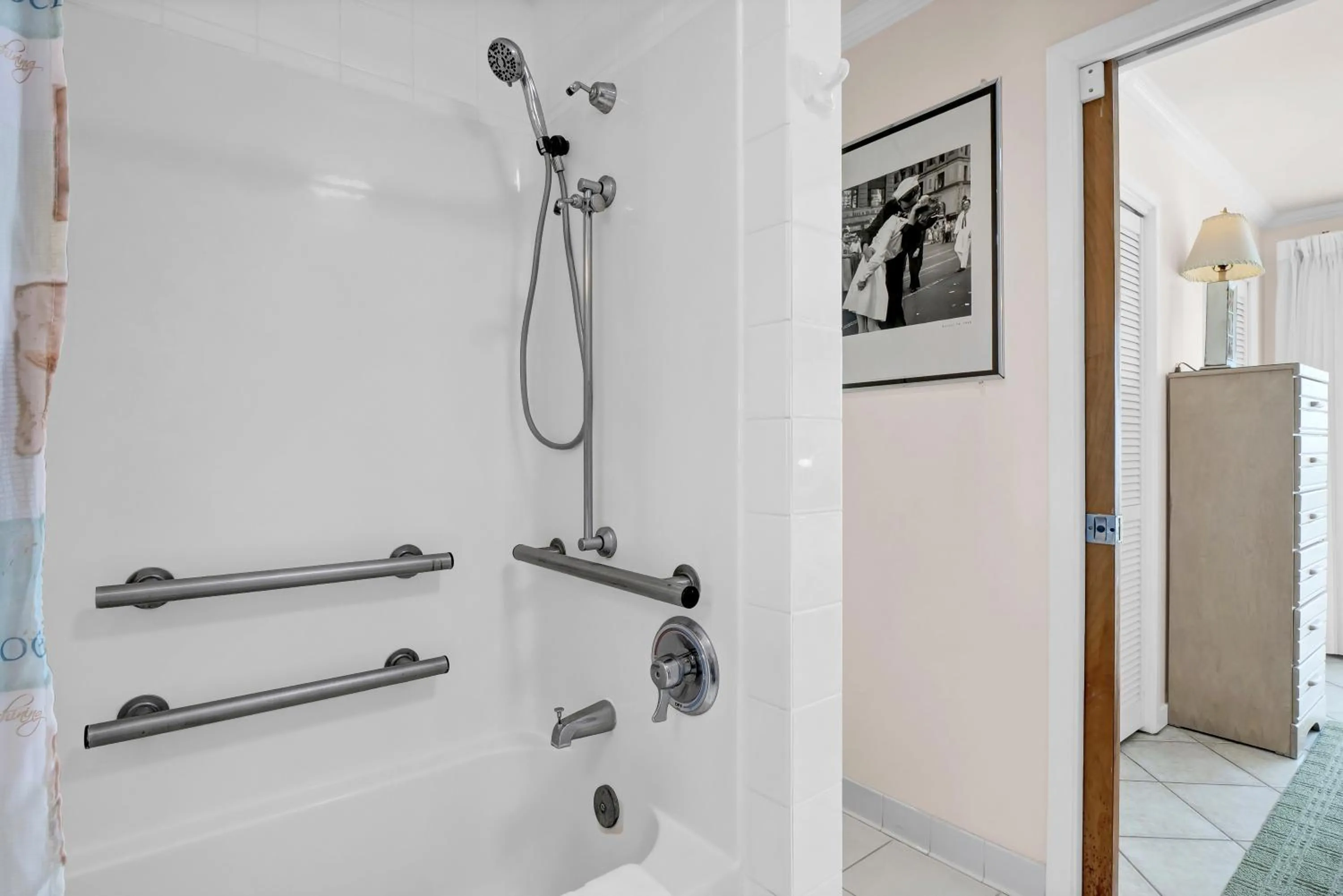 Shower in Sandpeddler Inn and Suites