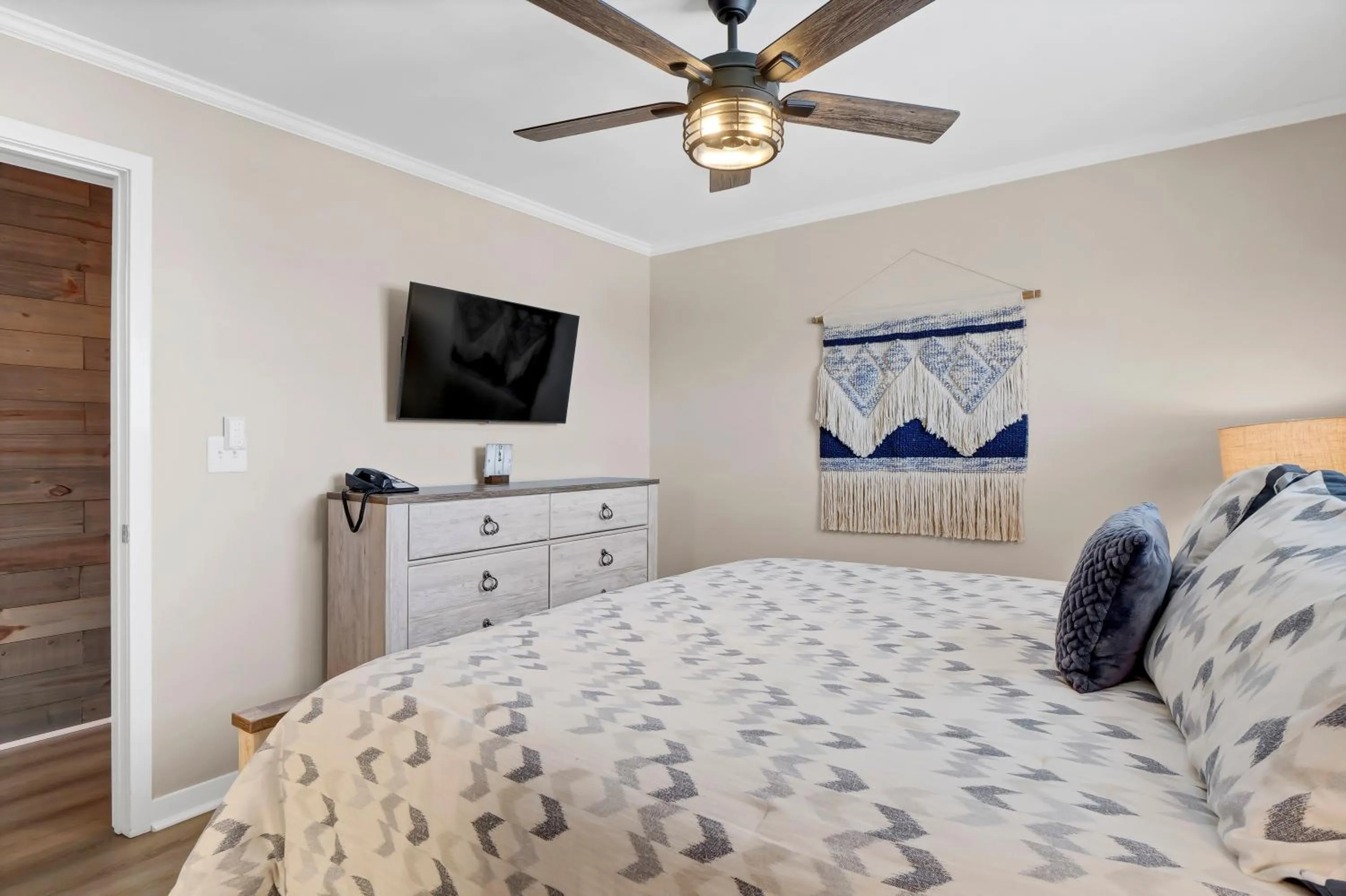 Bed in Sandpeddler Inn and Suites