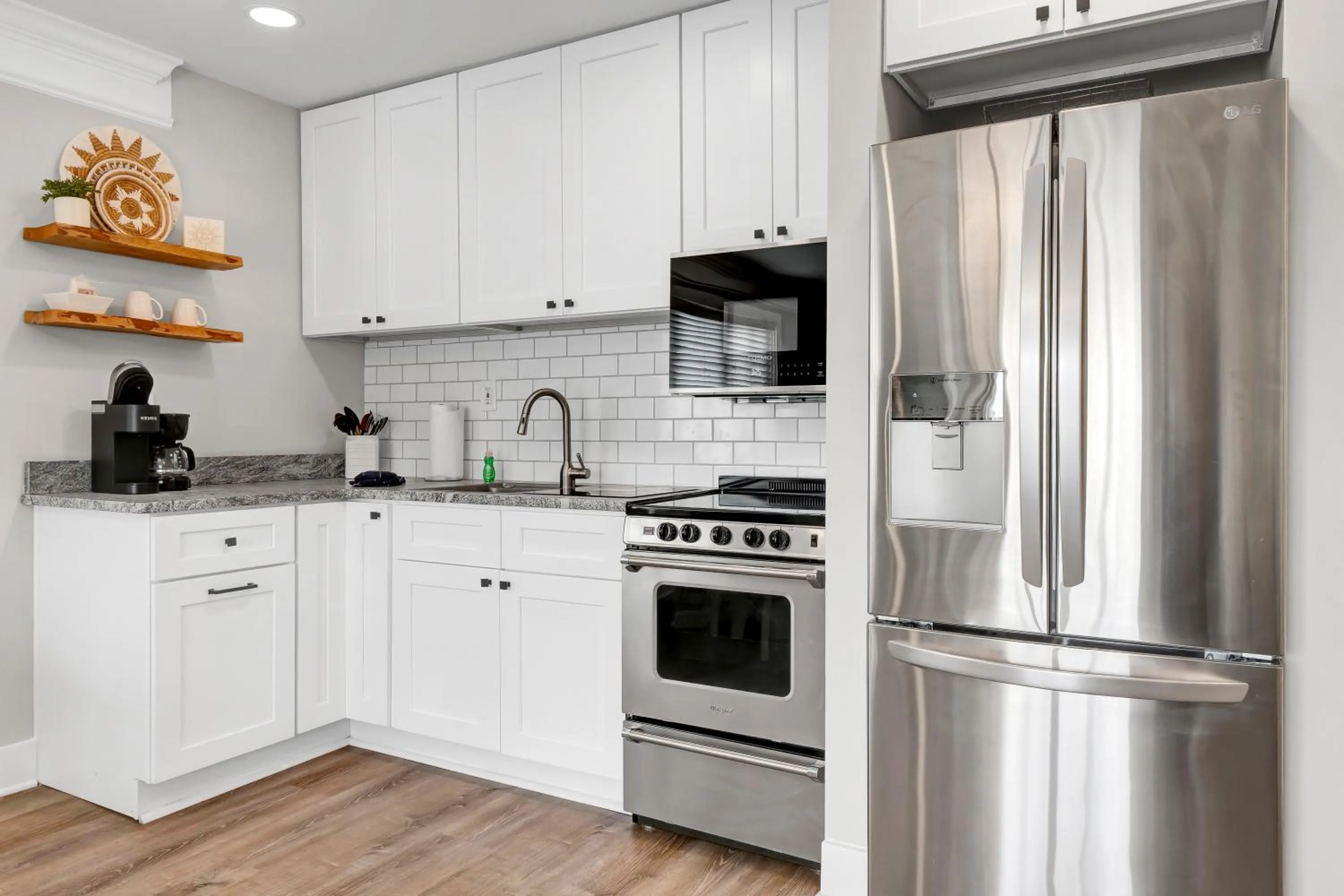 Kitchen or kitchenette in Sandpeddler Inn and Suites