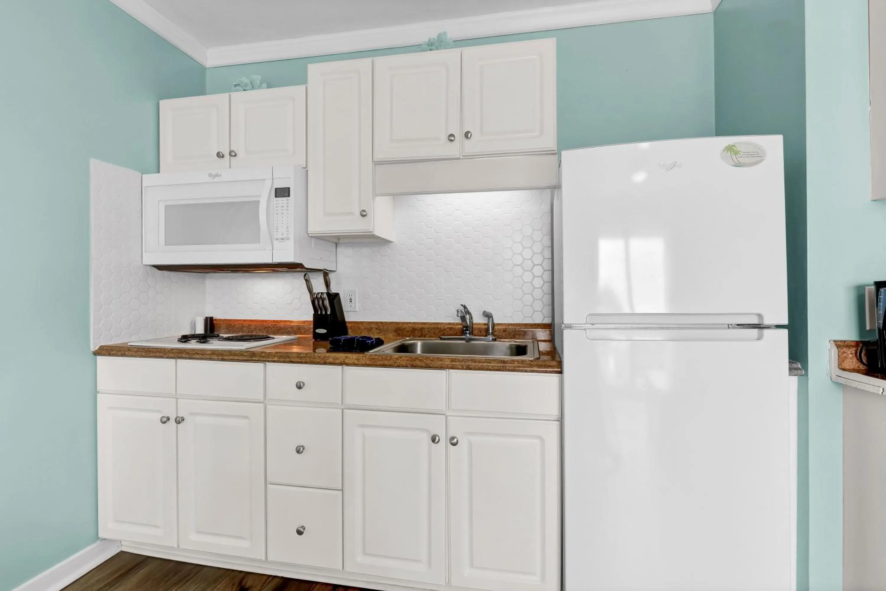 Kitchen or kitchenette in Sandpeddler Inn and Suites
