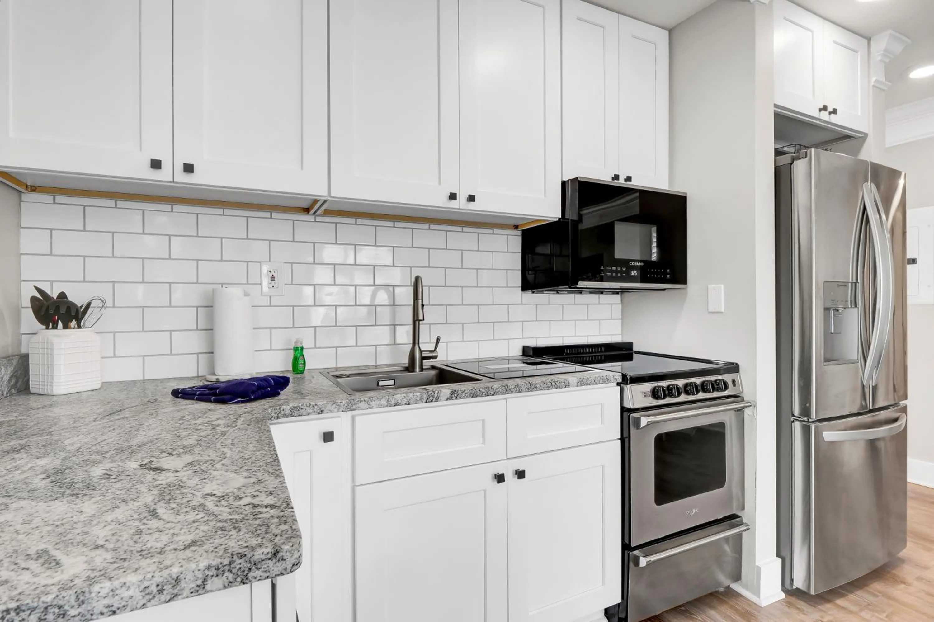 Kitchen or kitchenette in Sandpeddler Inn and Suites