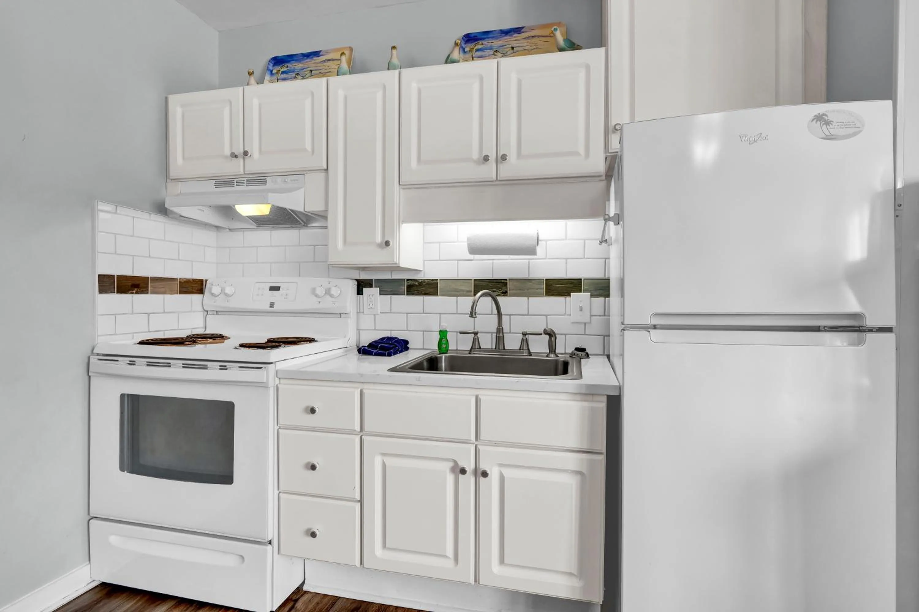 Kitchen or kitchenette in Sandpeddler Inn and Suites