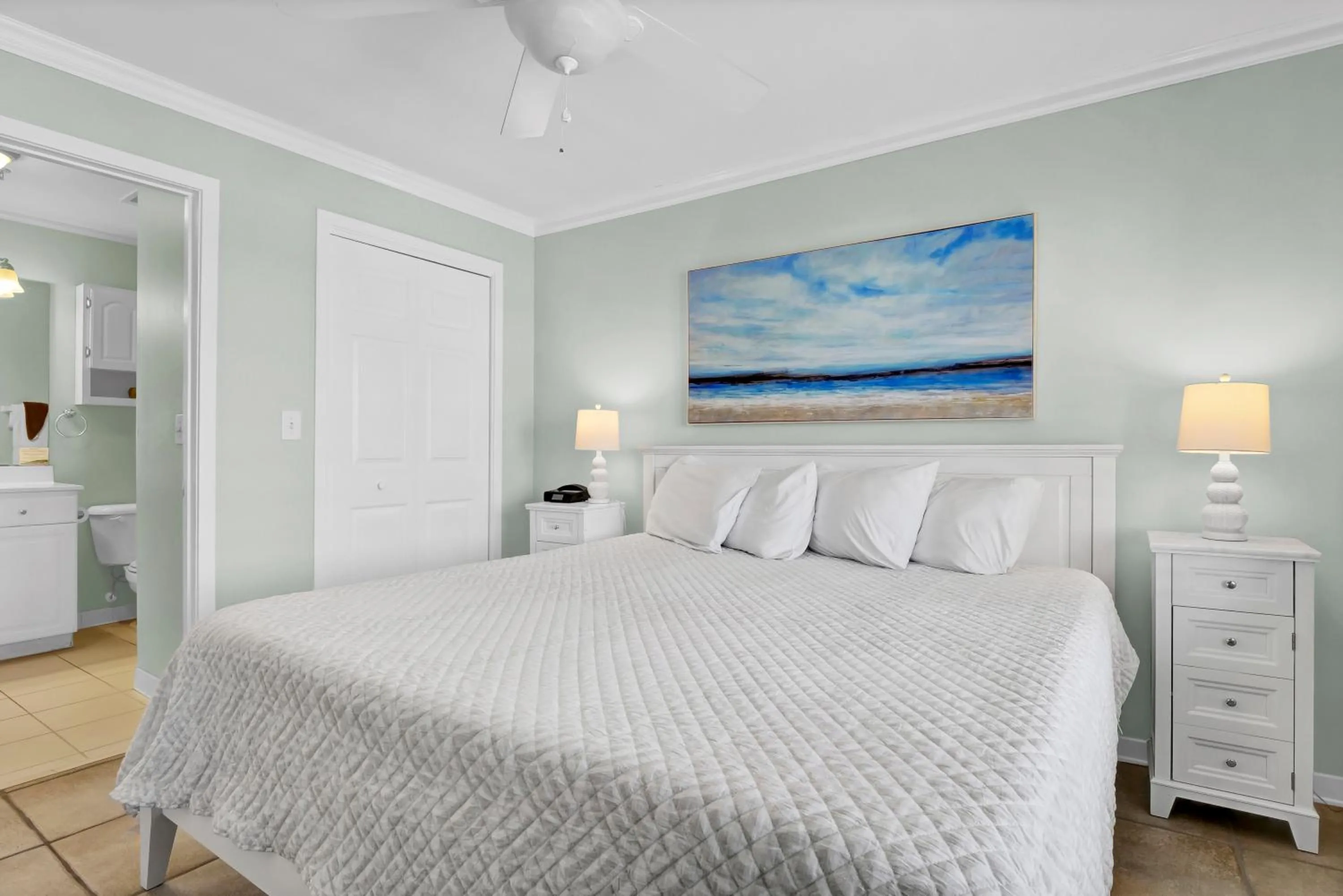 Bed in Sandpeddler Inn and Suites