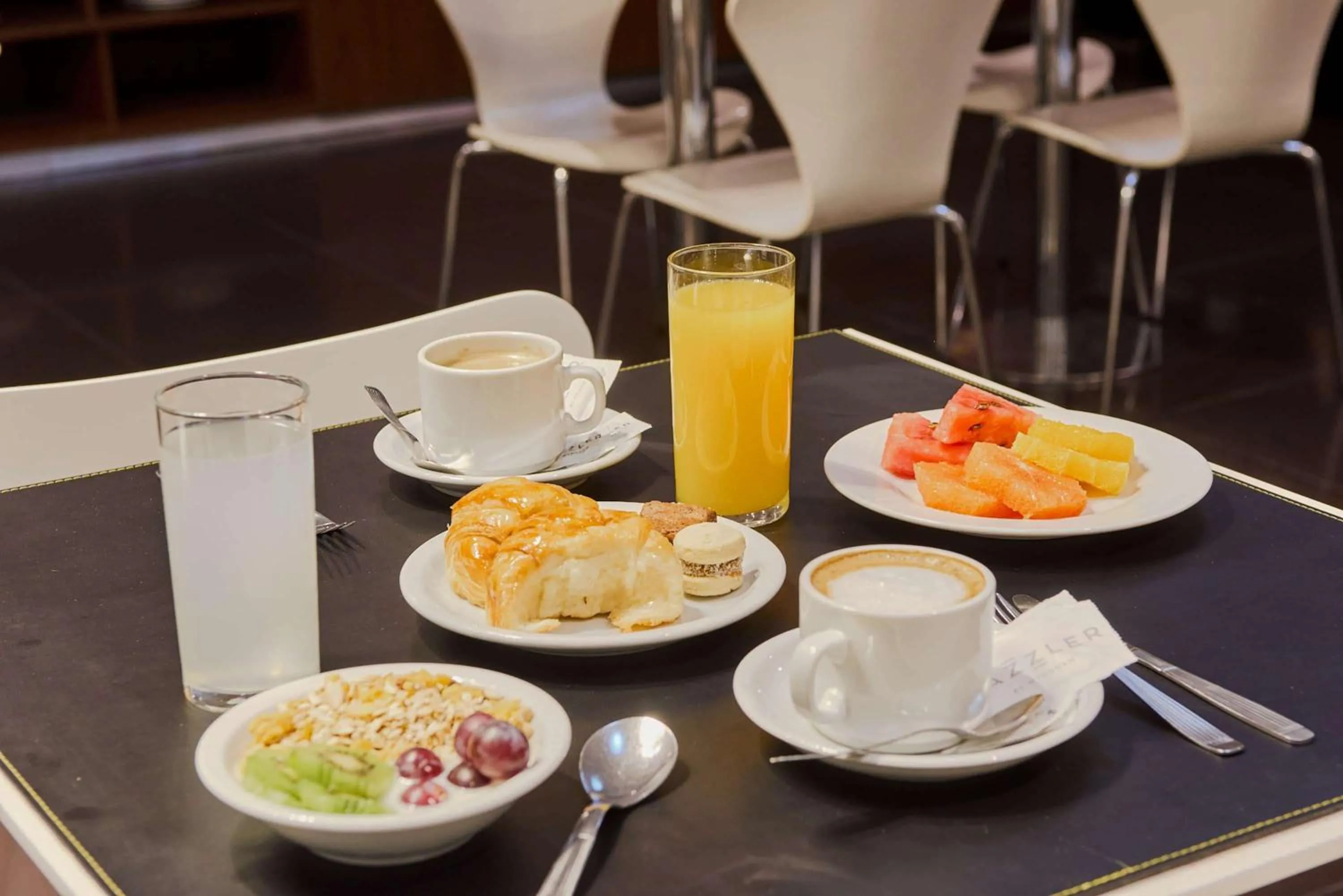 Restaurant/places to eat in Dazzler by Wyndham Buenos Aires Maipu