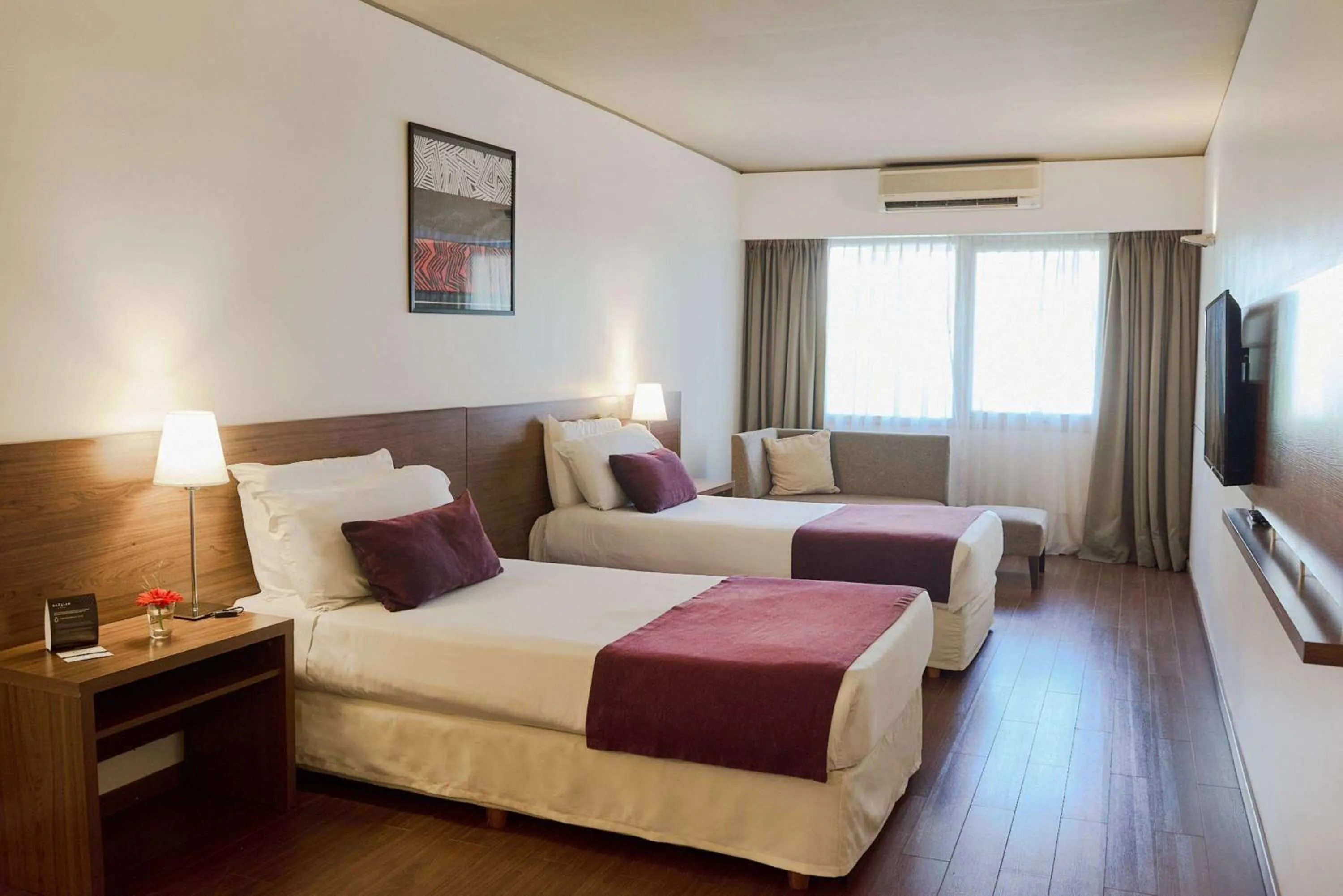 Photo of the whole room, Bed in Dazzler by Wyndham Buenos Aires Maipu