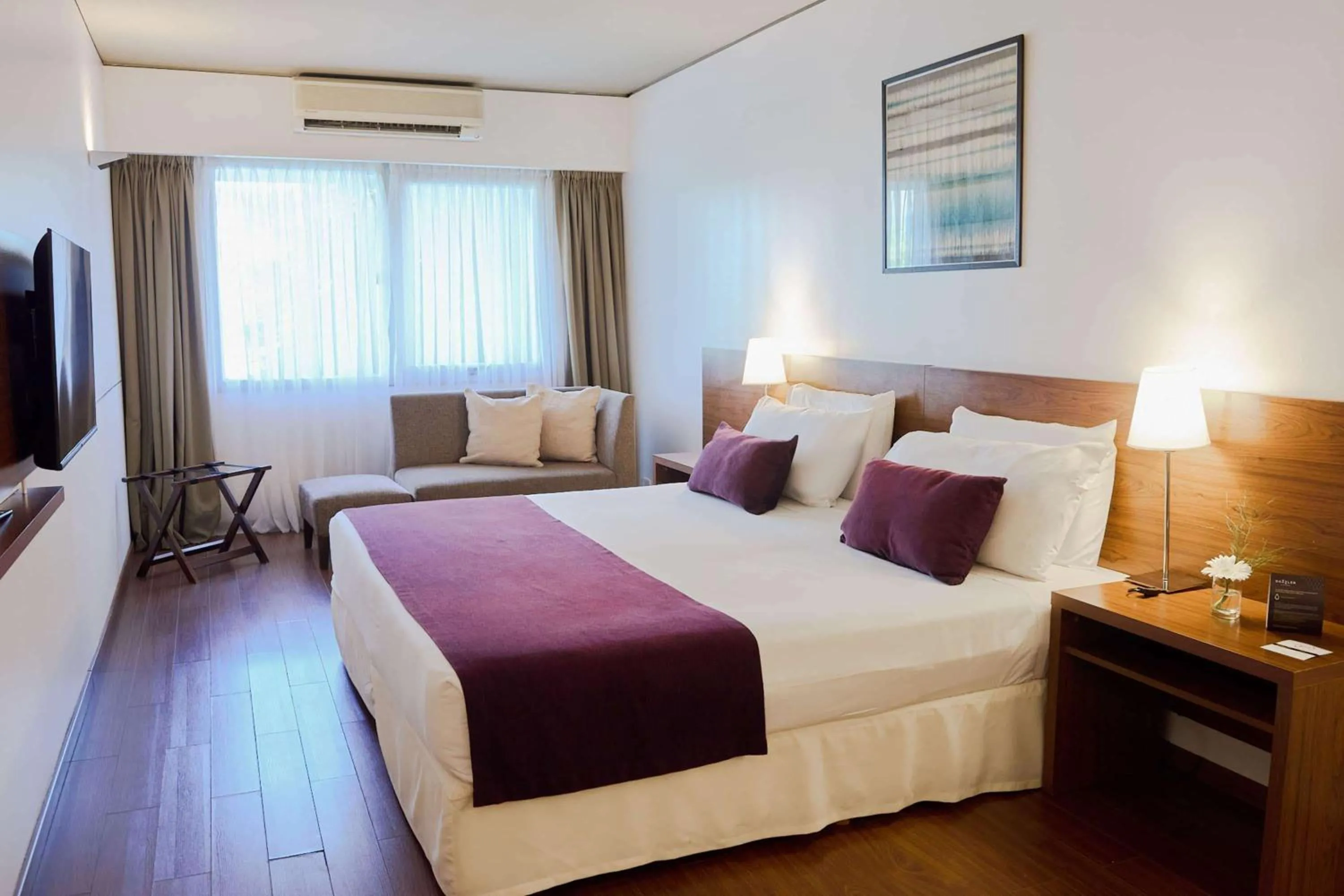 Photo of the whole room, Bed in Dazzler by Wyndham Buenos Aires Maipu