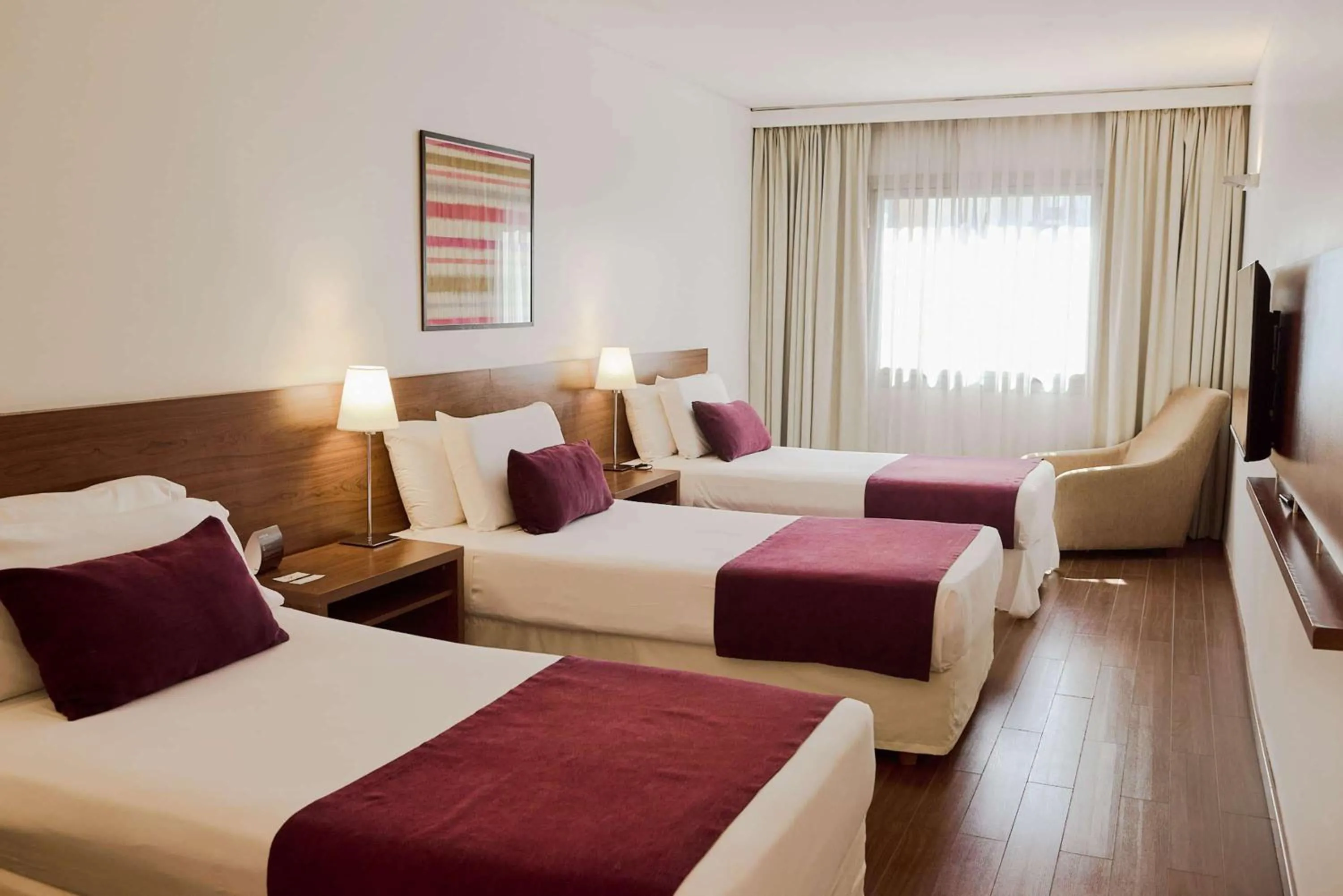 Photo of the whole room, Bed in Dazzler by Wyndham Buenos Aires Maipu