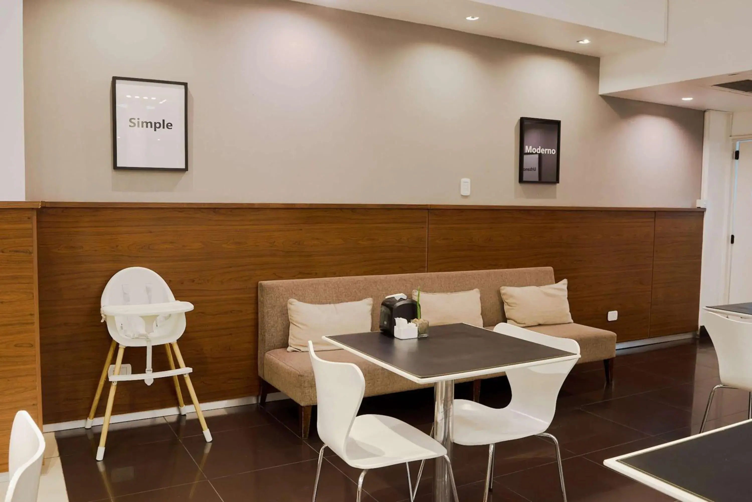 Restaurant/places to eat in Dazzler by Wyndham Buenos Aires Maipu Restaurant/places to eat in Dazzler by Wyndham Buenos Aires Maipu