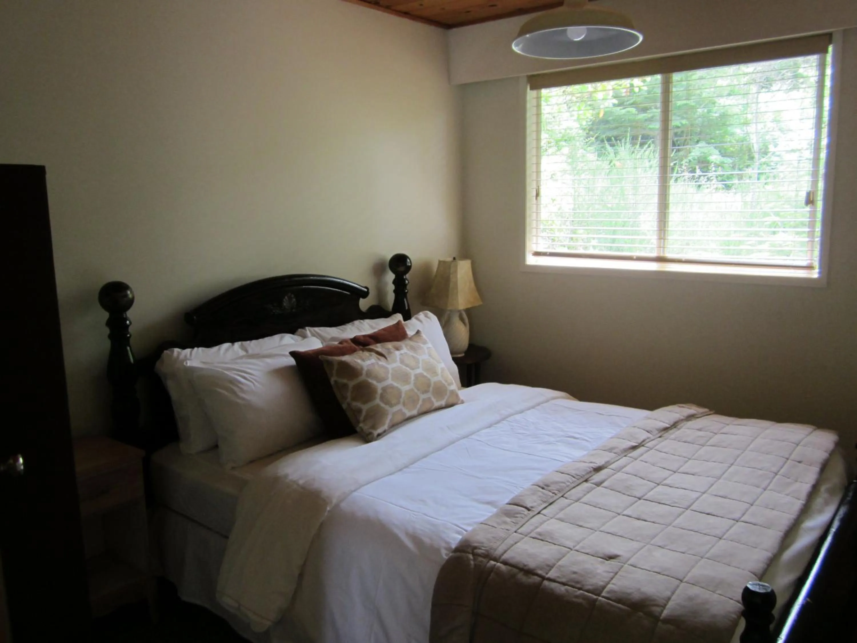 Bed in The Surf Lodge and Pub
