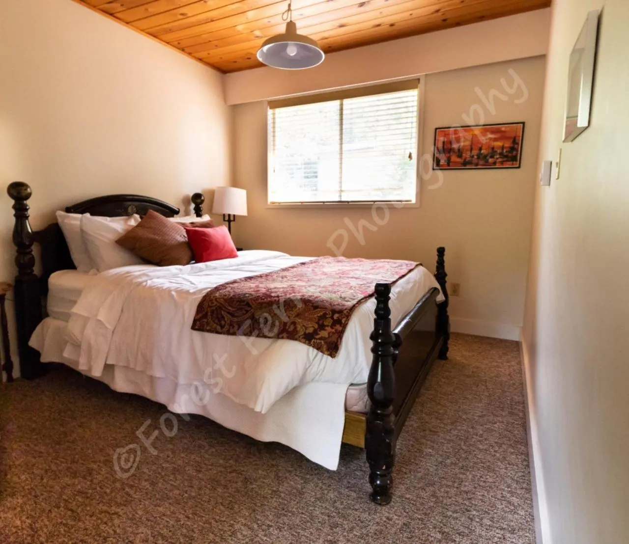 Bedroom, Bed in The Surf Lodge and Pub