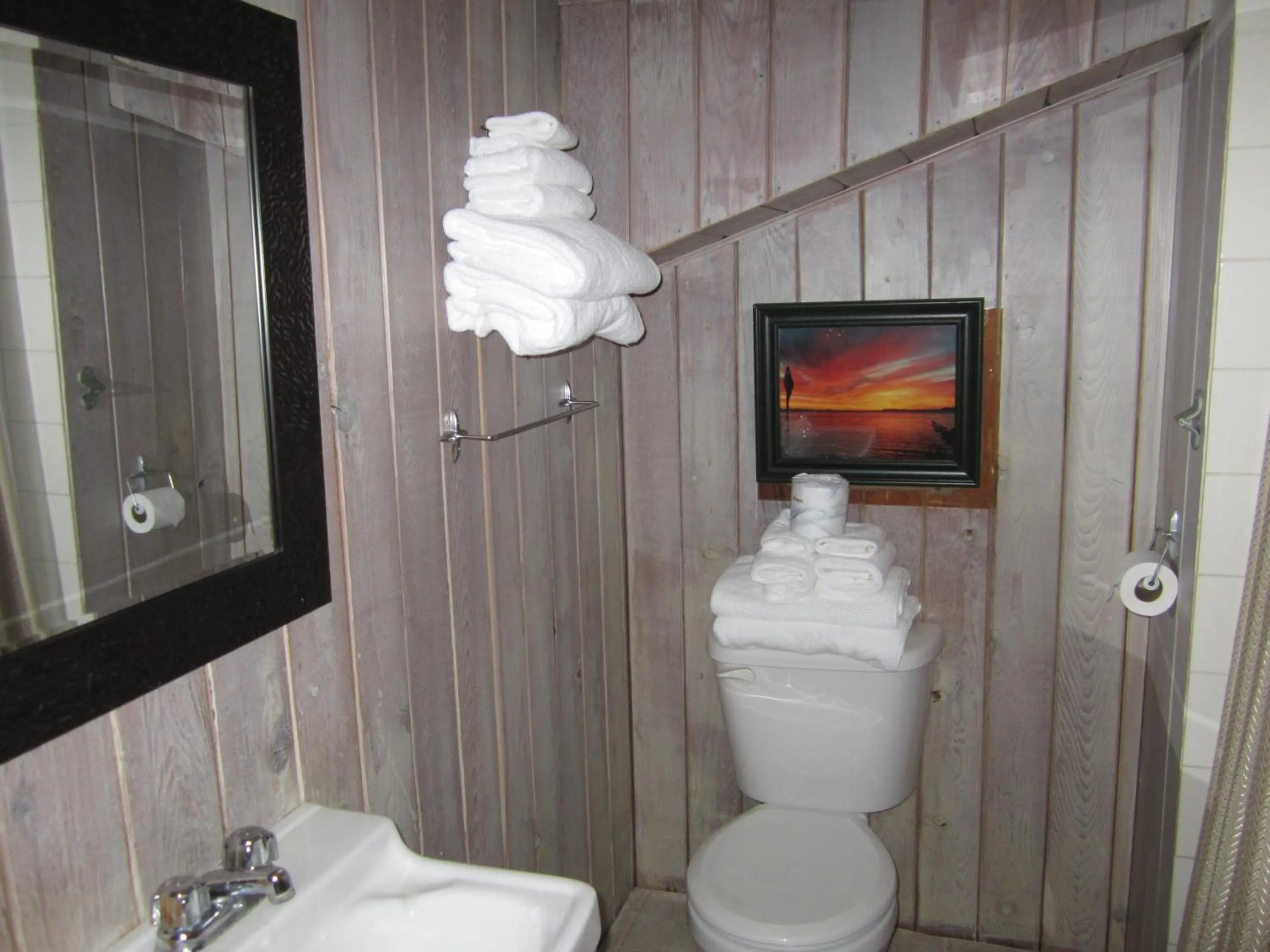 Bathroom in The Surf Lodge and Pub