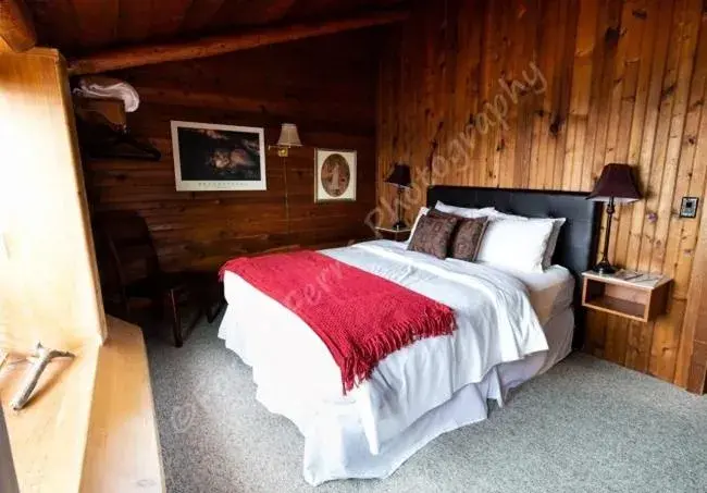 Deluxe Queen Room in The Surf Lodge and Pub Deluxe Queen Room in The Surf Lodge and Pub