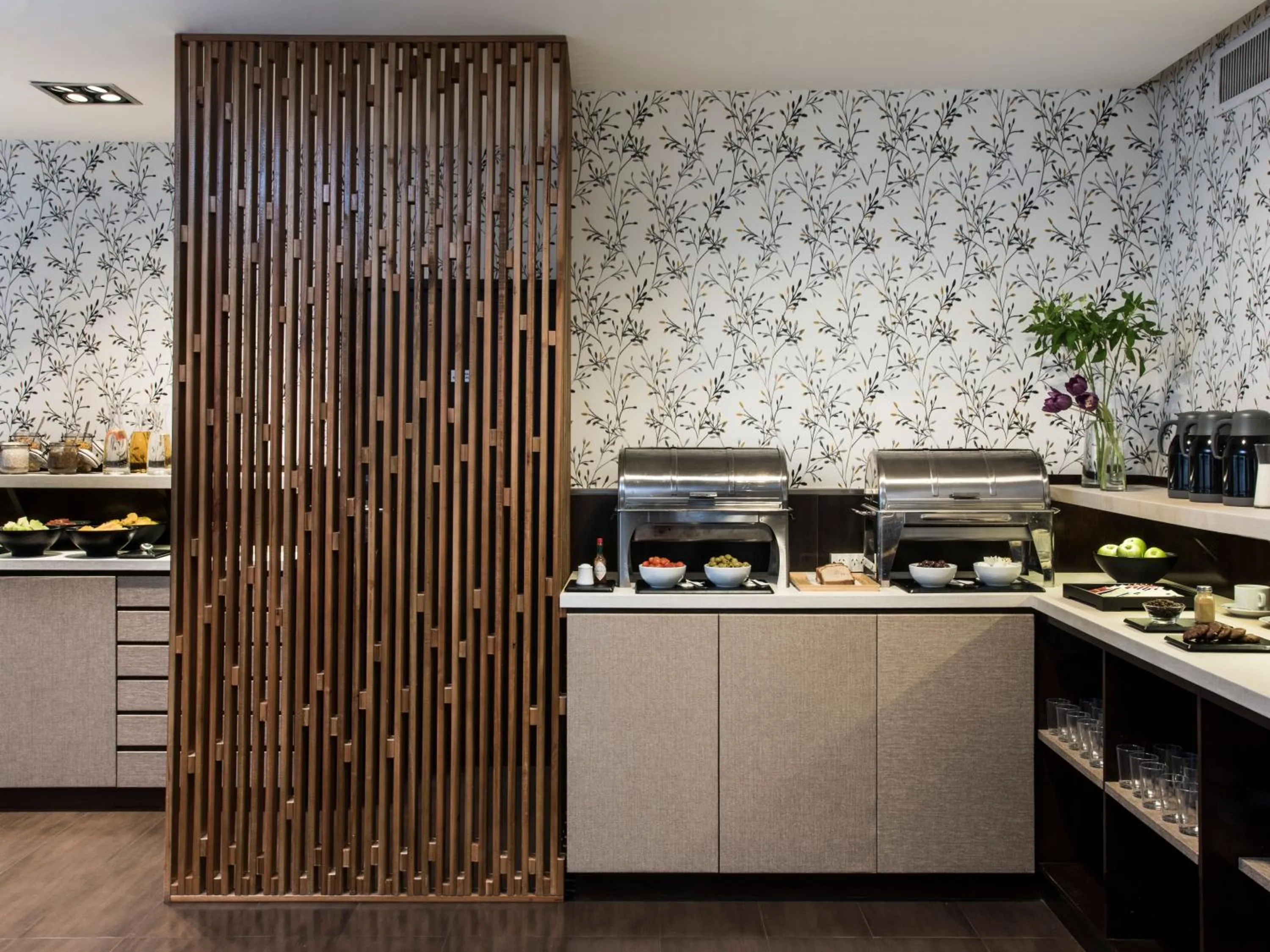 Buffet breakfast in HTL City Baires