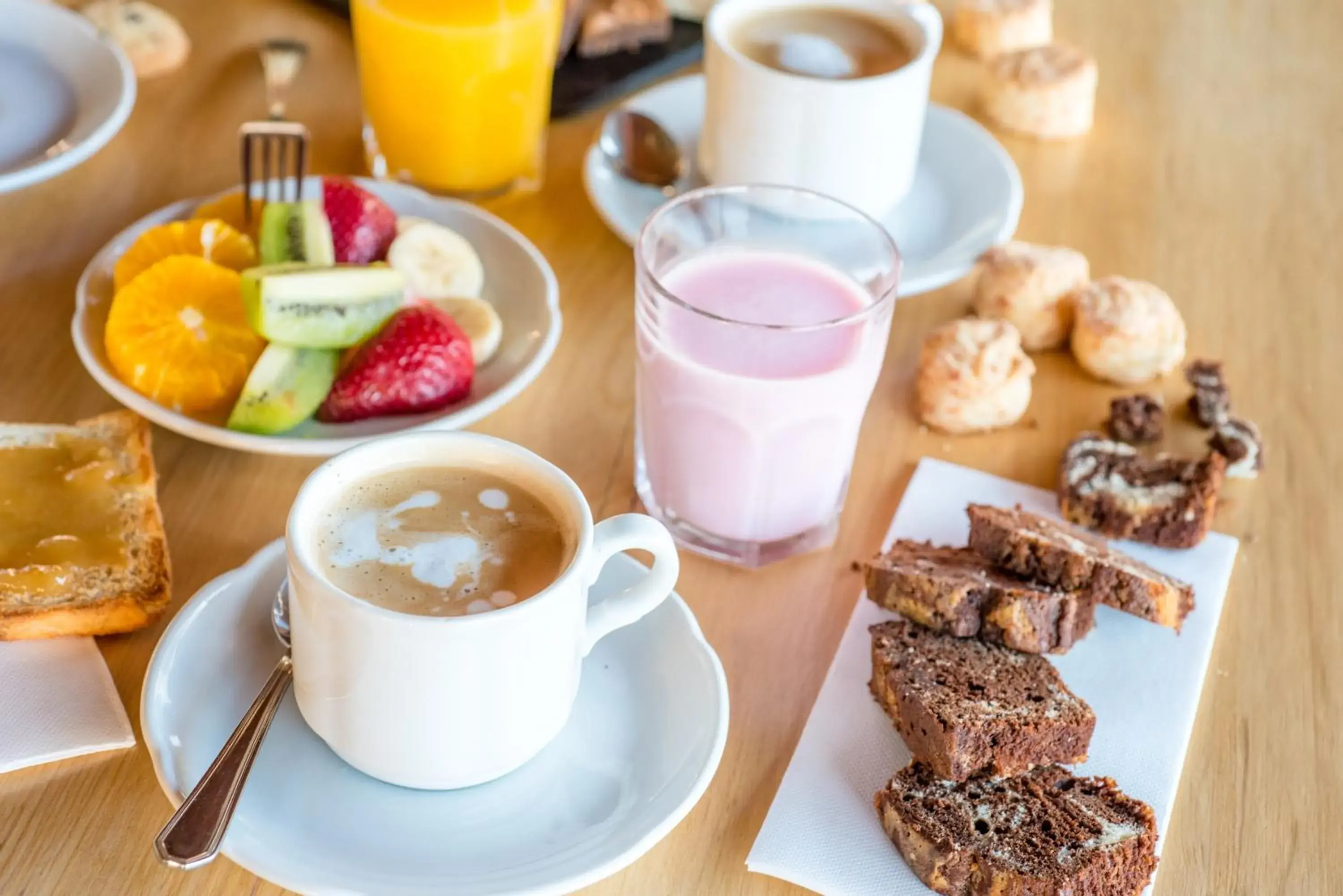 Buffet breakfast in Rincón del Calafate Buffet breakfast in Rincón del Calafate