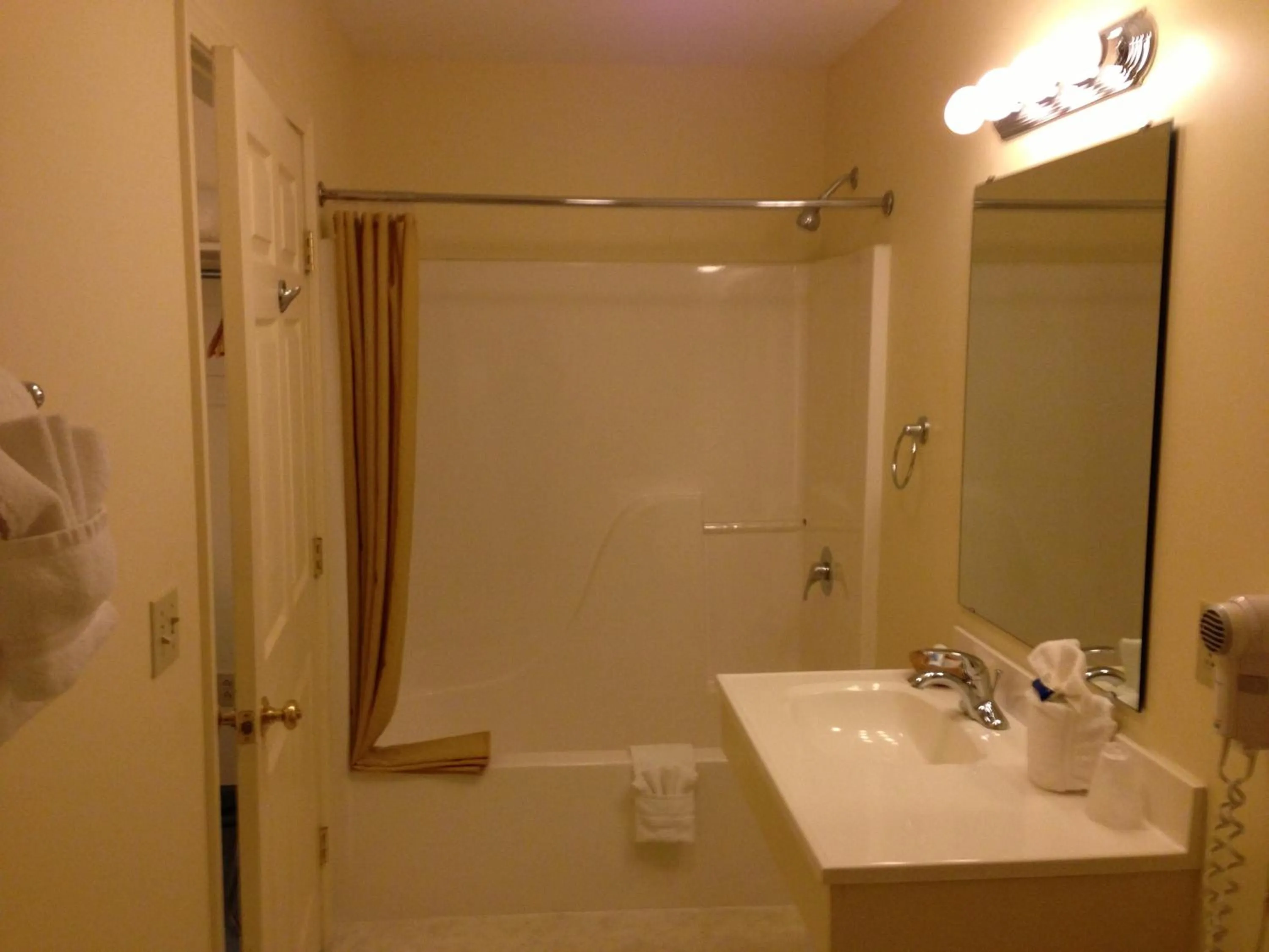 Bathroom in The Falls Motel