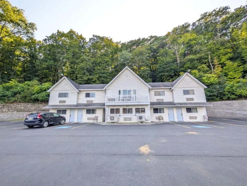 Property building in The Falls Motel - 2 Mi to " Watkins Glen State Park, Seneca Lake " AND 4 Mi to Watkins Glen International Track " The Glen "