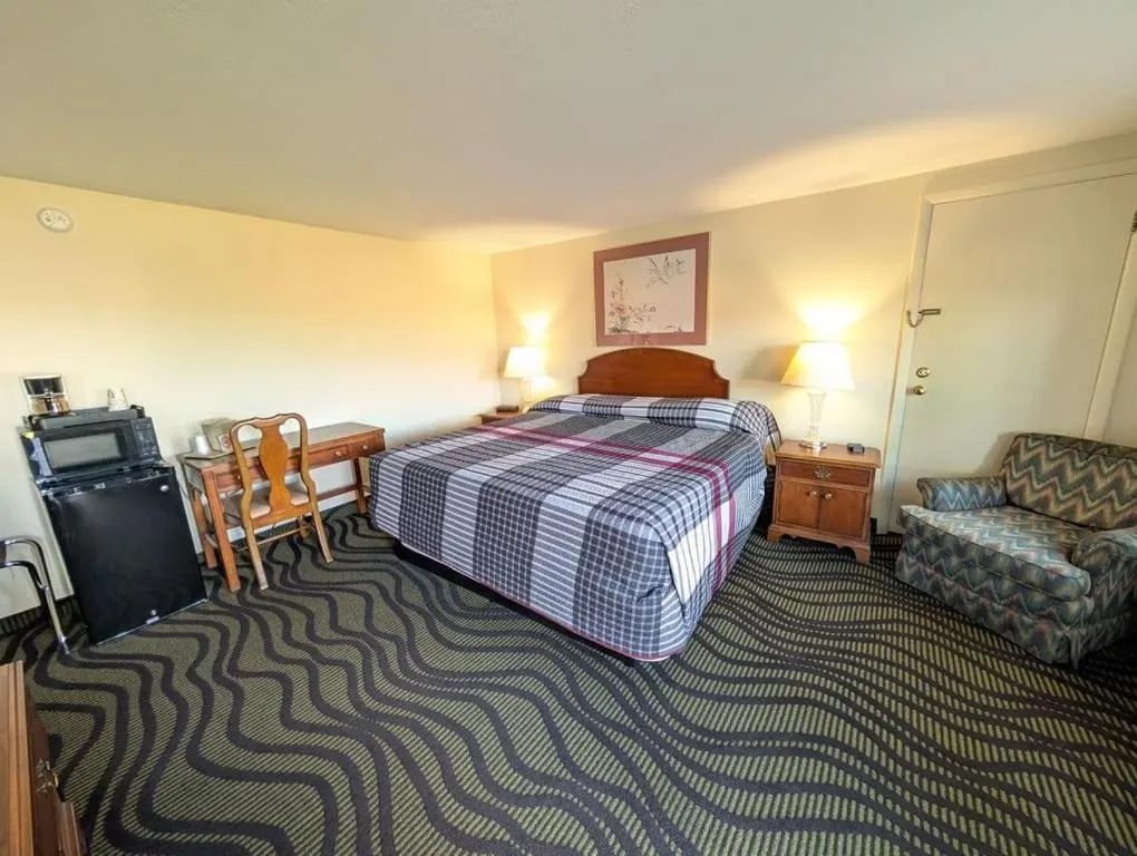 Bedroom, Bed in The Falls Motel - 2 Mi to " Watkins Glen State Park, Seneca Lake " AND 4 Mi to Watkins Glen International Track " The Glen "