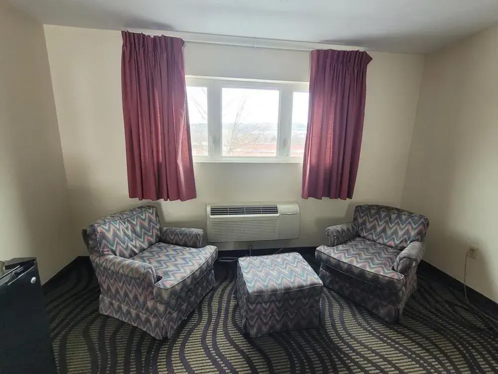 Superior King Room in The Falls Motel - 2 Mi to " Watkins Glen State Park, Seneca Lake " AND 4 Mi to Watkins Glen International Track " The Glen " Superior King Room in The Falls Motel - 2 Mi to " Watkins Glen State Park, Seneca Lake " AND 4 Mi to Watkins Glen International Track " The Glen "