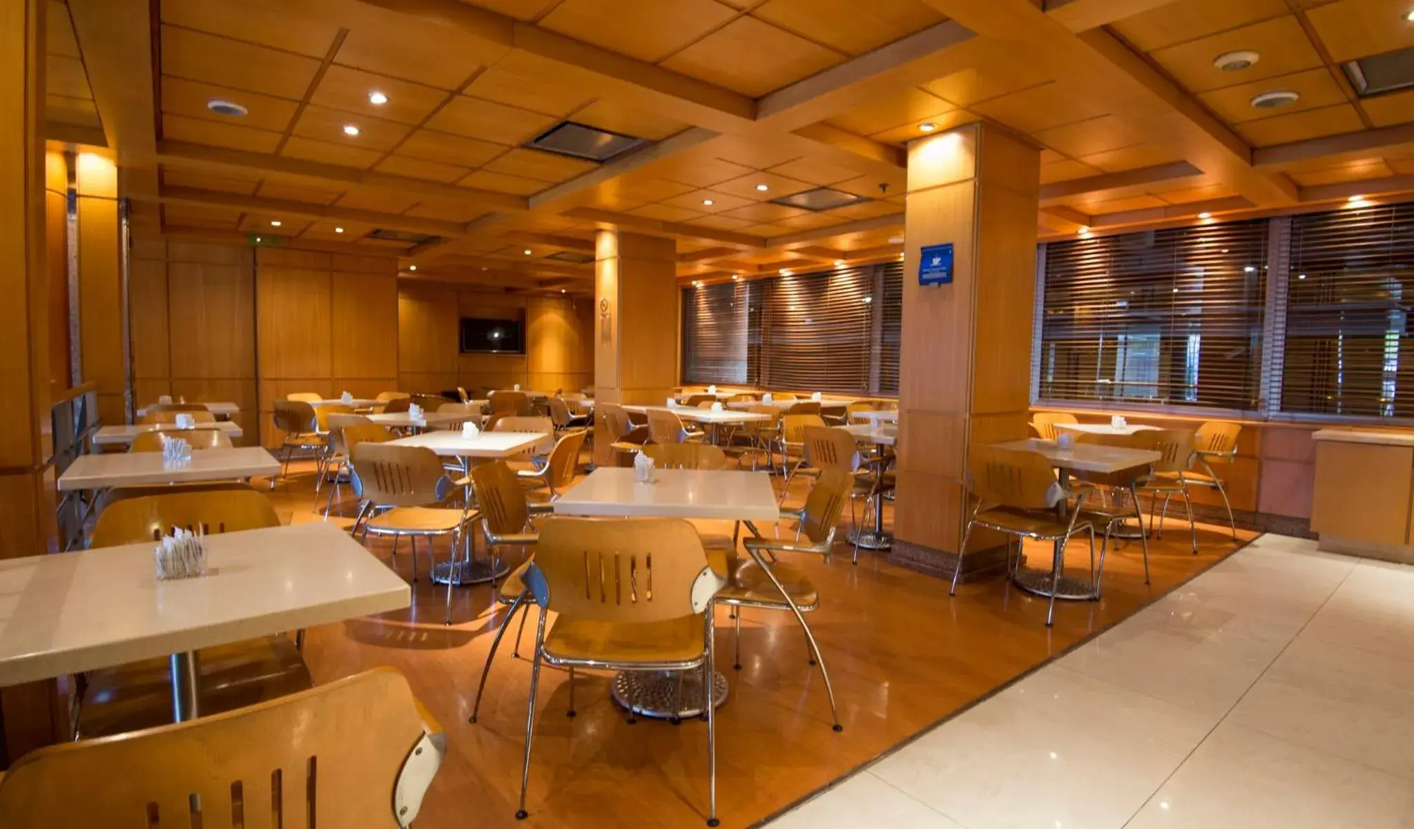 Restaurant/places to eat in Holiday Inn Express Puerto Madero by IHG Restaurant/places to eat in Holiday Inn Express Puerto Madero by IHG