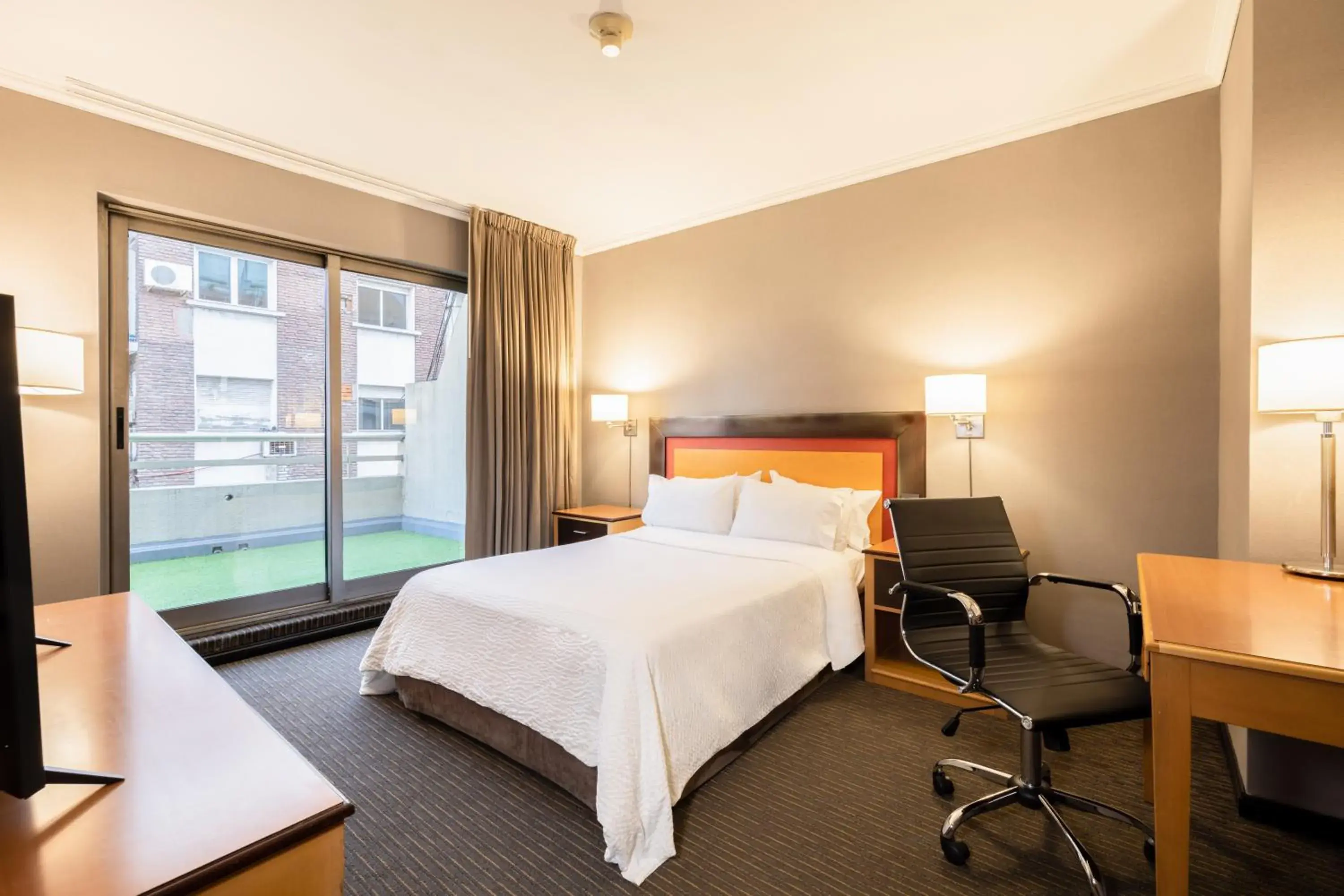 Bed in Holiday Inn Express Puerto Madero by IHG Bed in Holiday Inn Express Puerto Madero by IHG