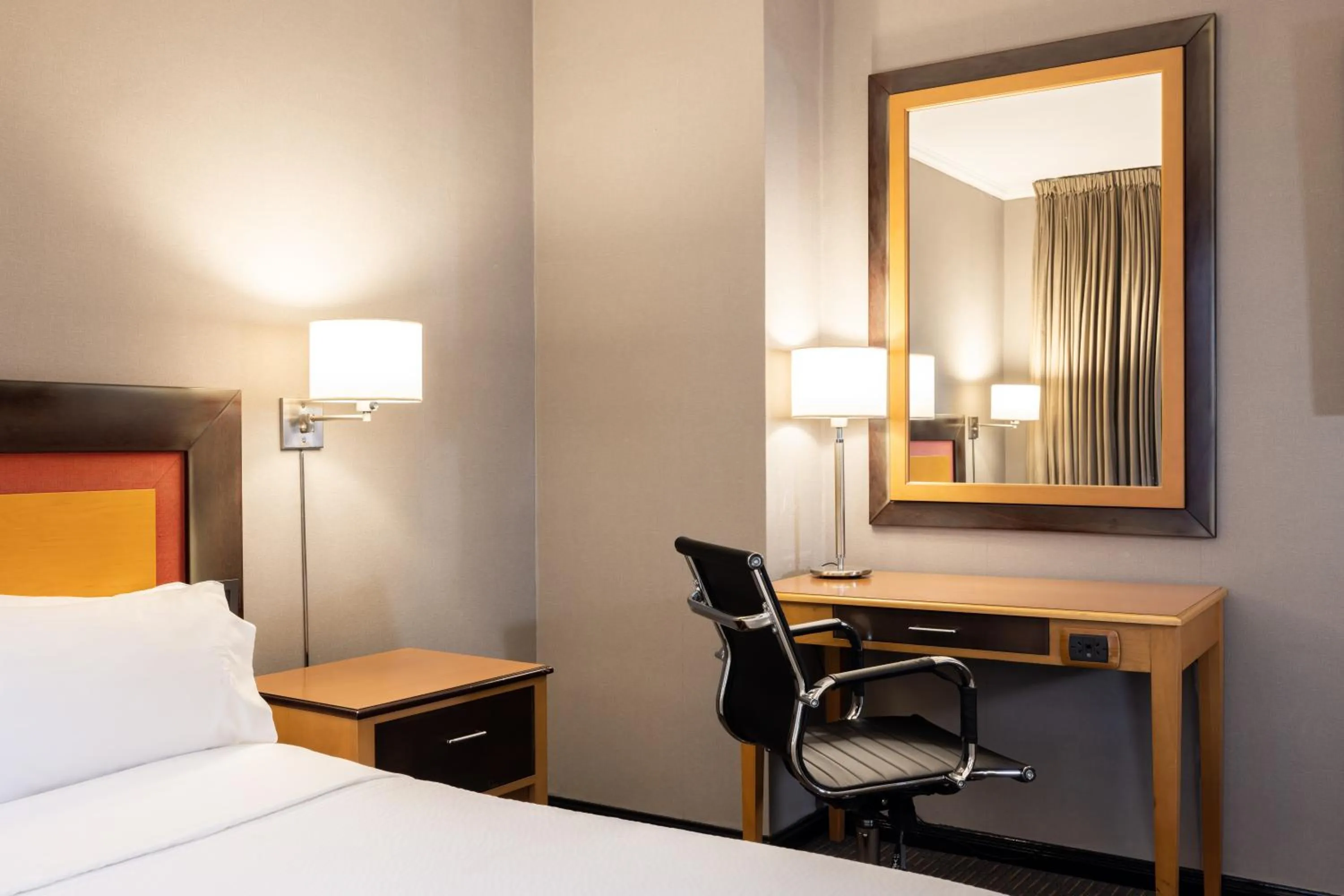 Bed in Holiday Inn Express Puerto Madero by IHG