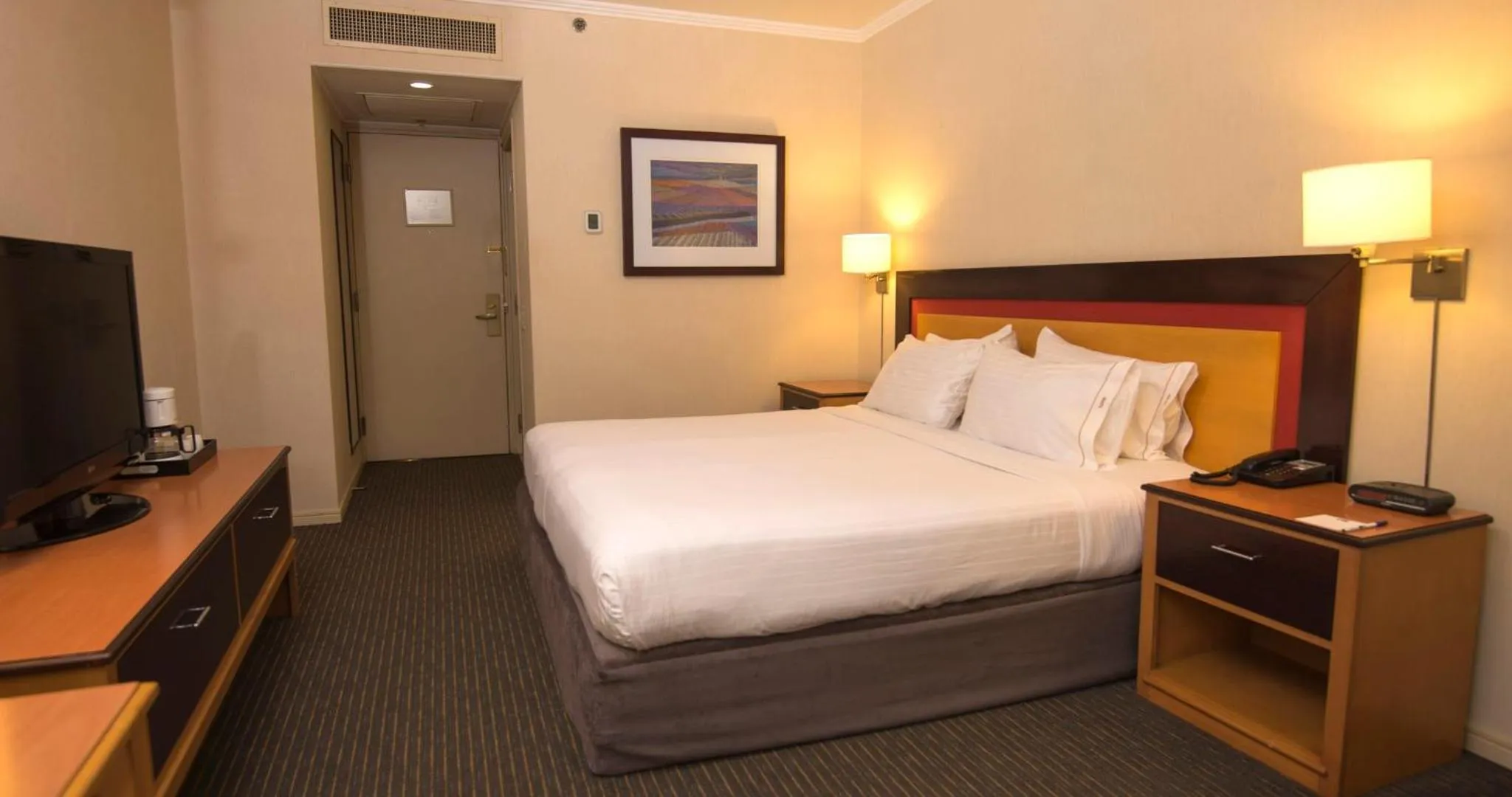 Photo of the whole room, Bed in Holiday Inn Express Puerto Madero by IHG