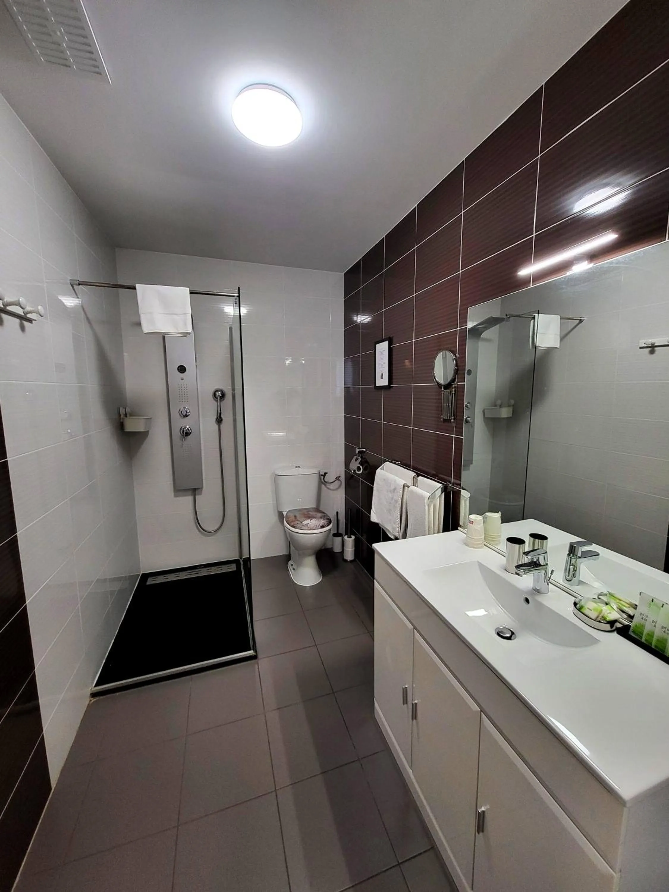 Bathroom in Le Grand Hôtel Molière