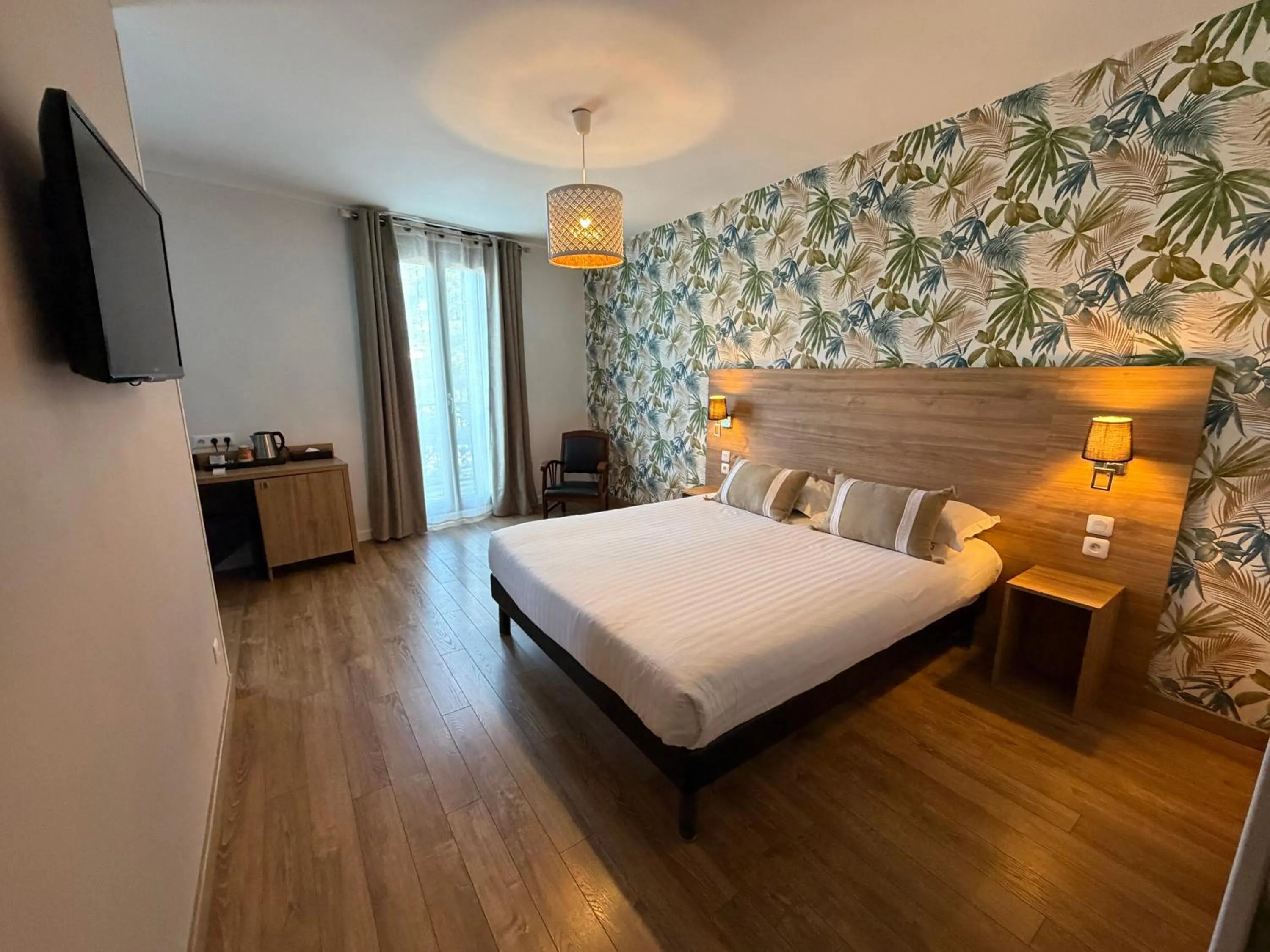 Bed in The Originals Boutique, Le Grand Hôtel Molière, Pézenas