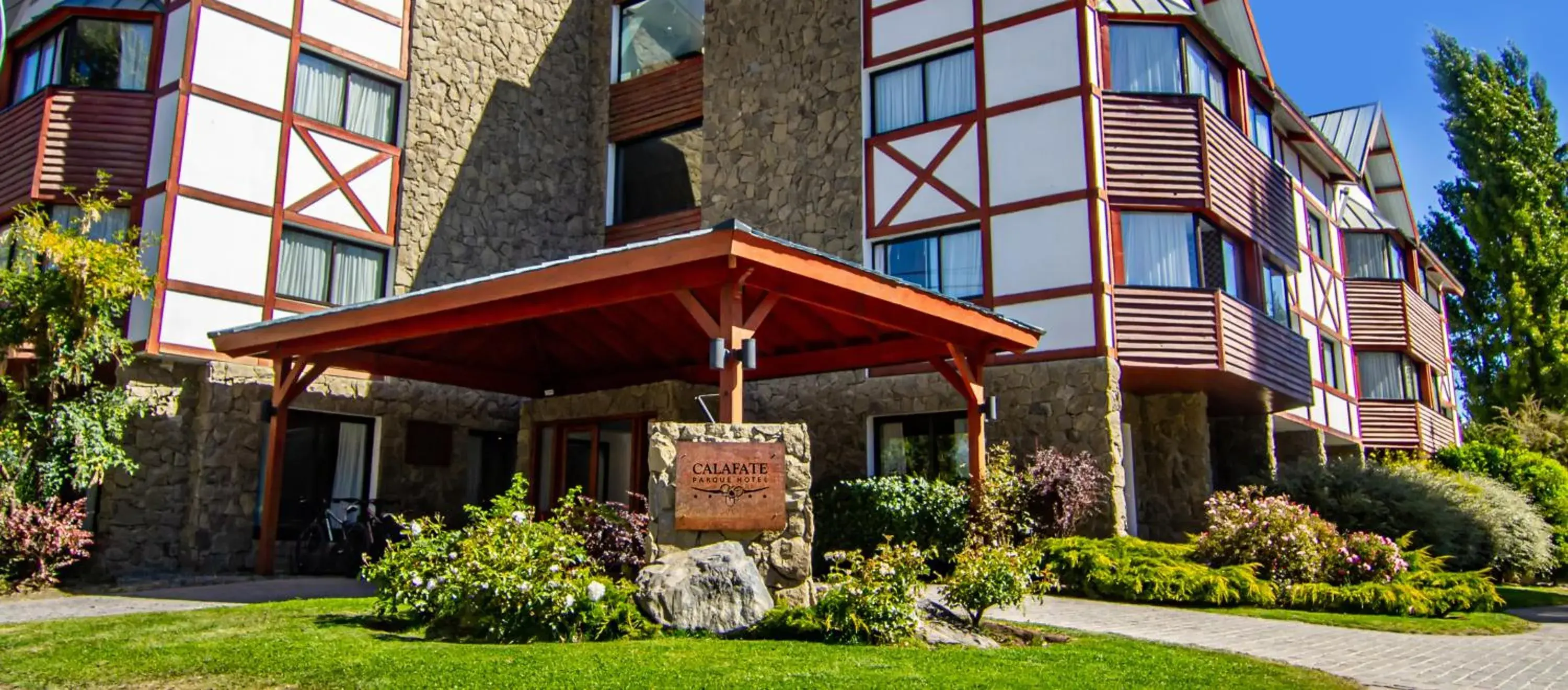 Property building in Calafate Parque Hotel Property building in Calafate Parque Hotel
