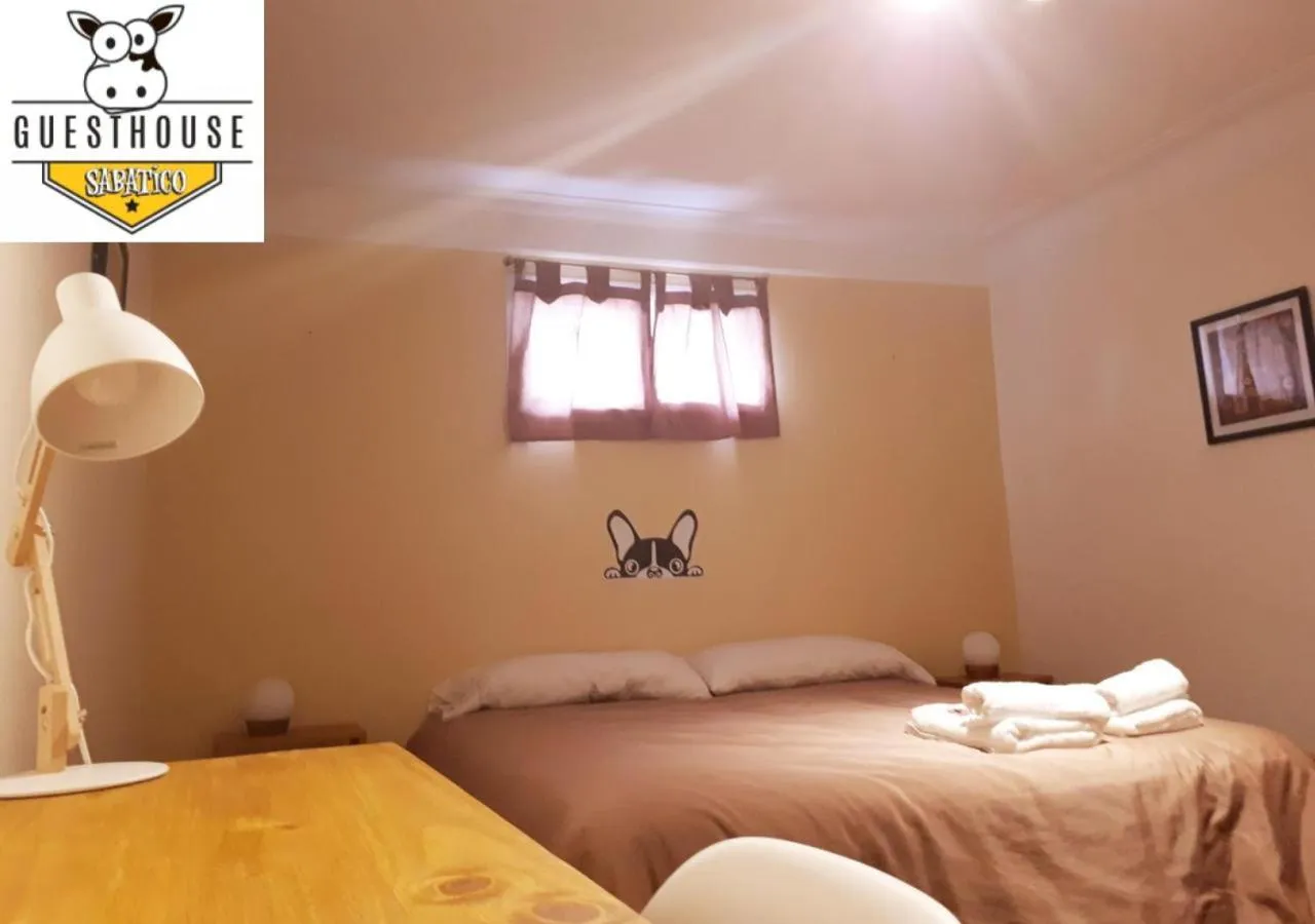 Photo of the whole room, Bed in Sabatico Travelers Hostel & Guesthouse