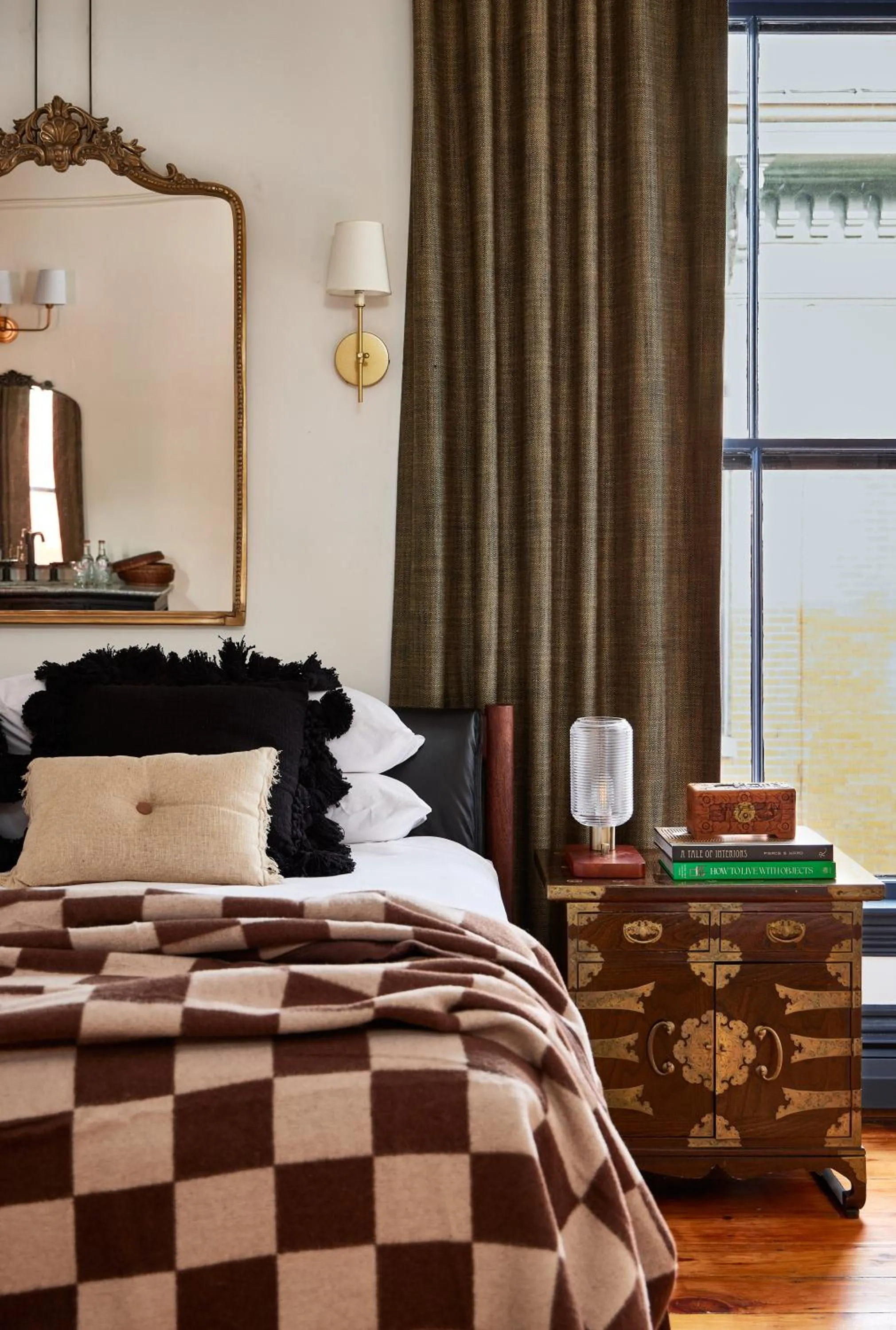 Bedroom, Bed in Blind Tiger Portland - Carleton Street Guest House