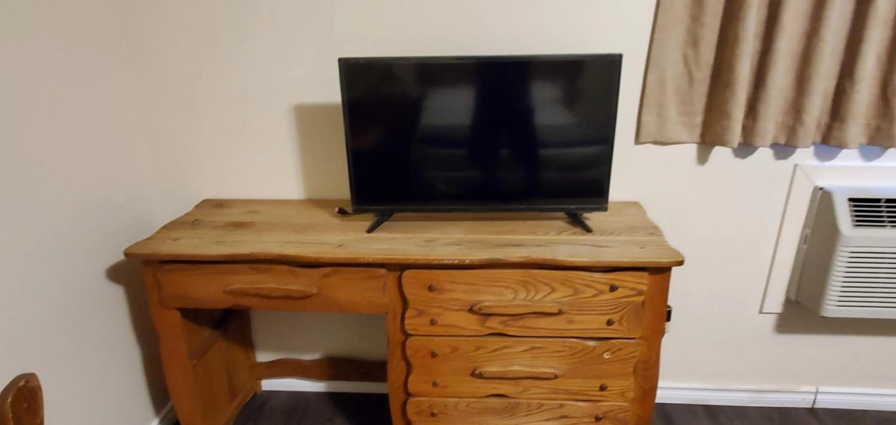 Agassiz Hotel and Restaurant - Under New Management