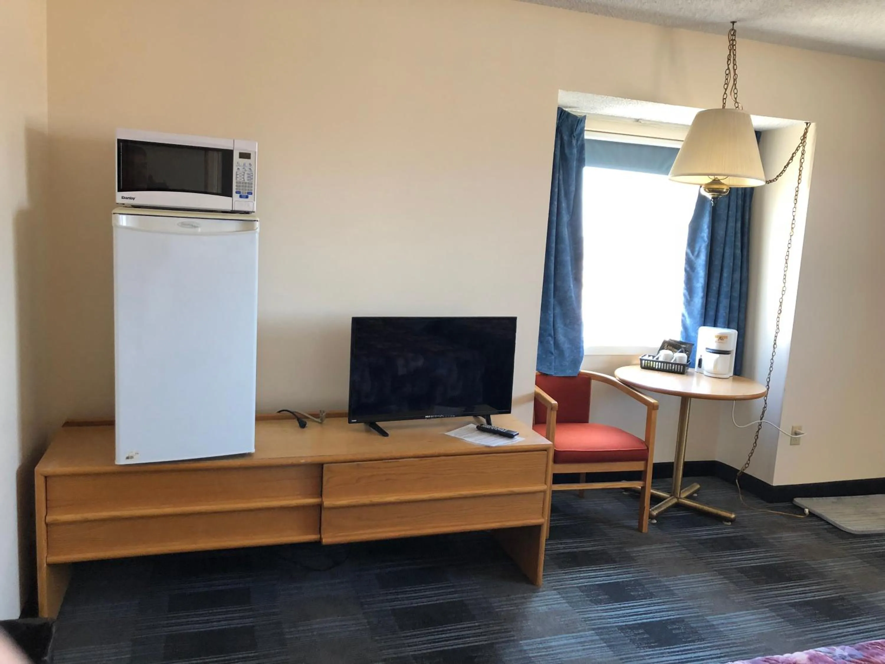 Agassiz Hotel and Restaurant - Under New Management