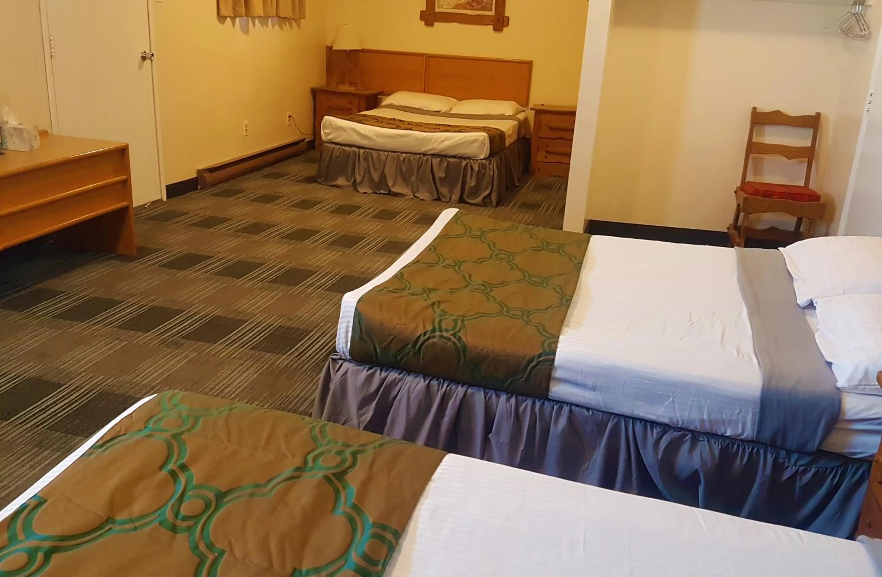 Photo of the whole room, Bed in Agassiz Hotel and Restaurant - Under New Management