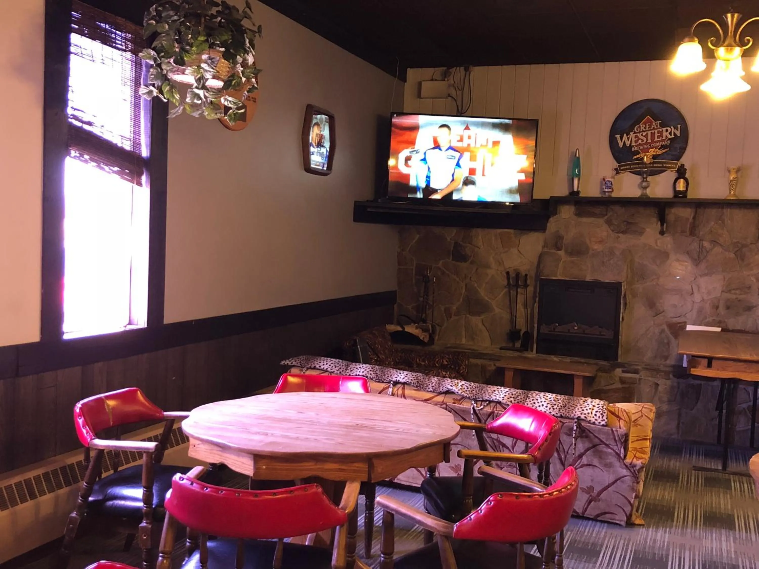 Lounge or bar in Agassiz Hotel and Restaurant - Under New Management