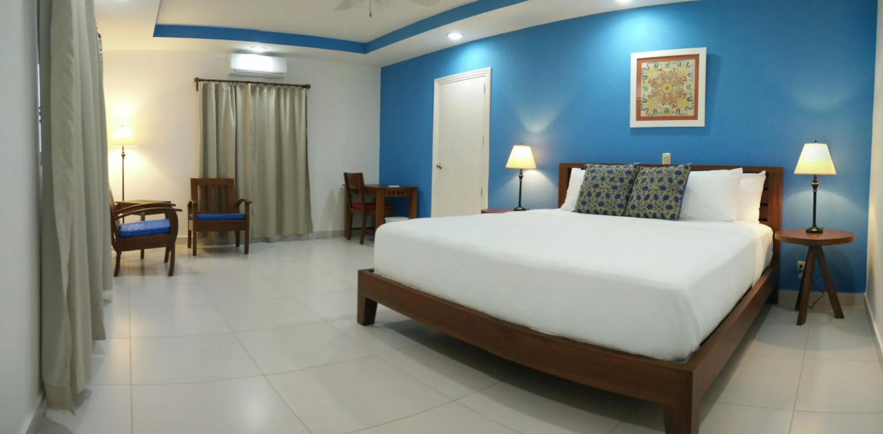 Deluxe King Room in El Mirador Suites