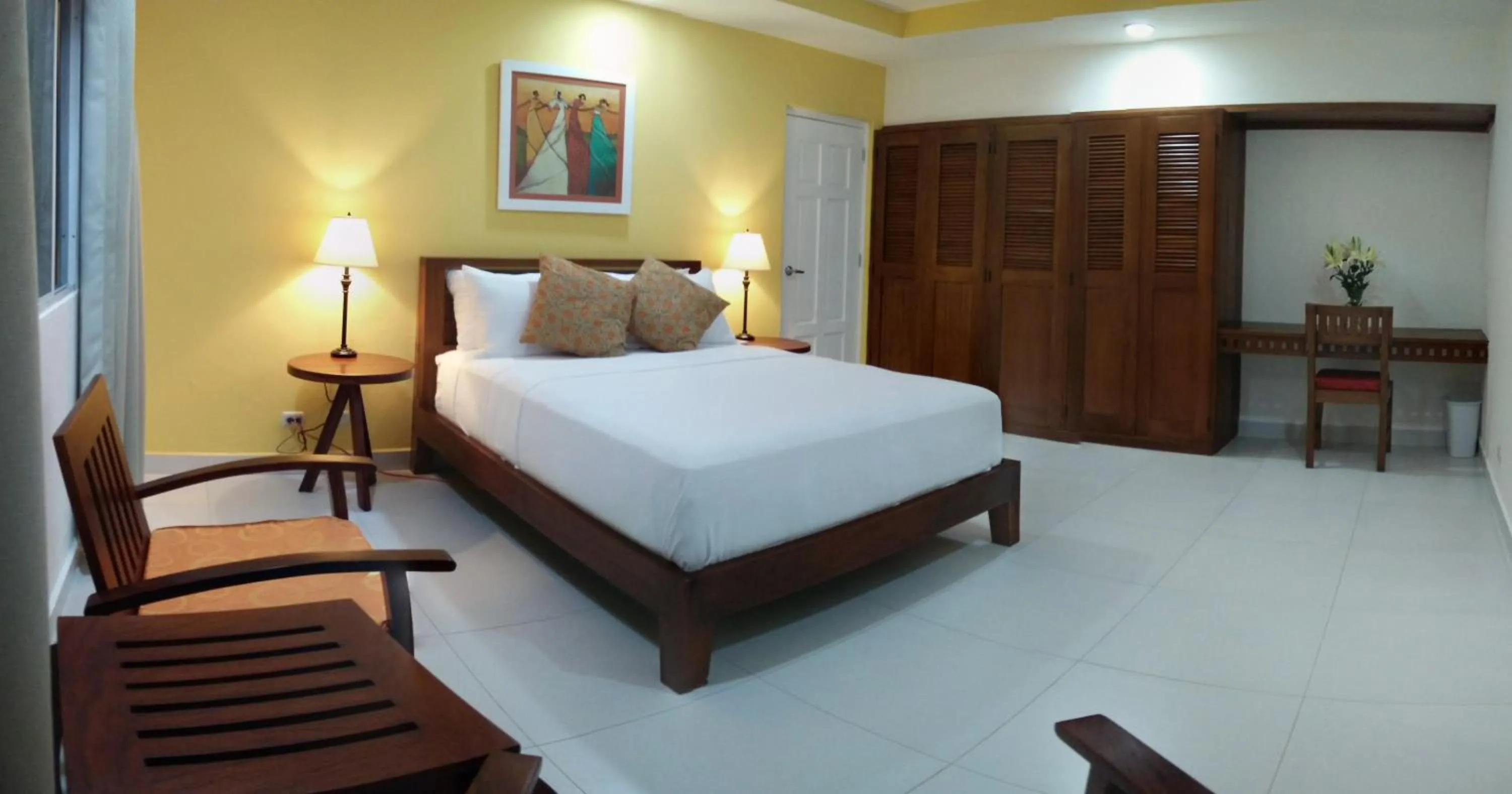 Queen Room in El Mirador Suites