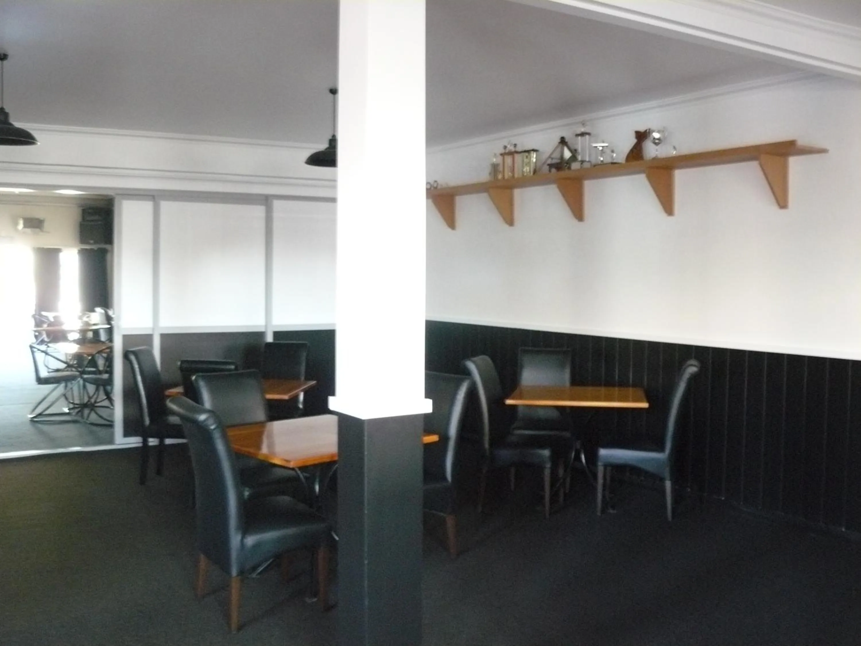 Restaurant/places to eat in Waterfront motel