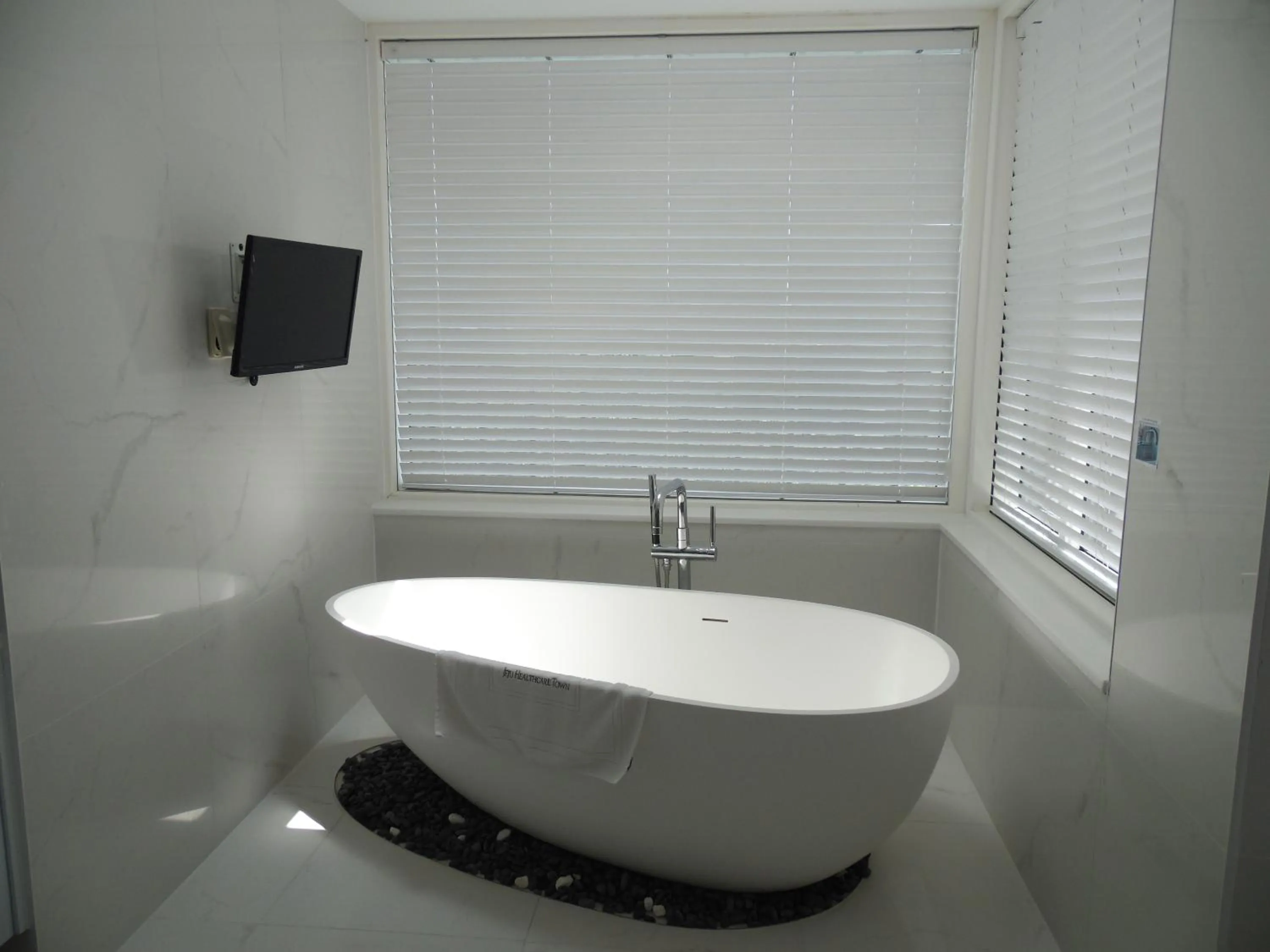 Hot Tub in Healthcare Town Resort