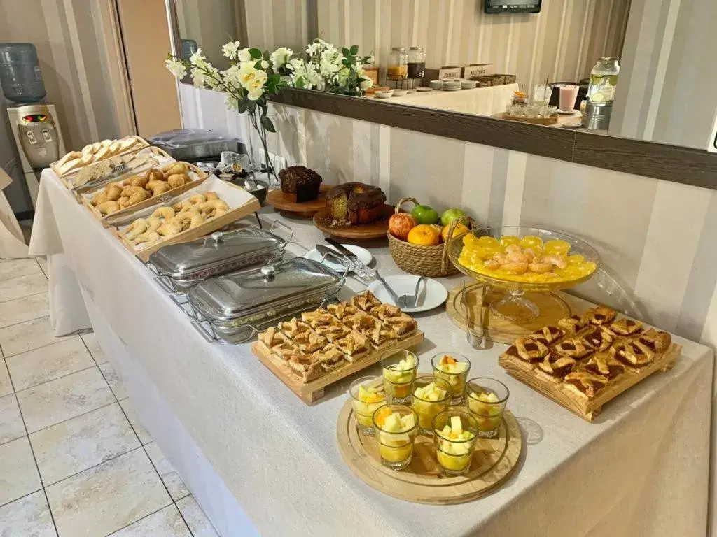 Food and drinks in Sarum Hotel Design Food and drinks in Sarum Hotel Design