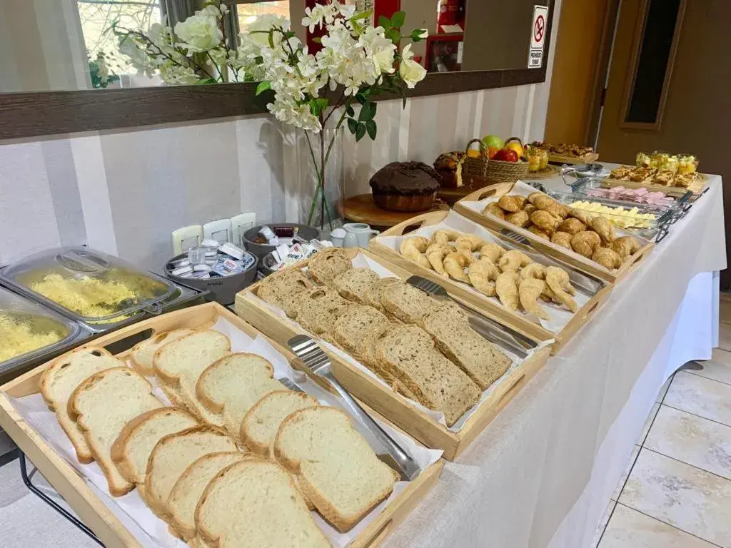 Food and drinks in Sarum Hotel Design Food and drinks in Sarum Hotel Design