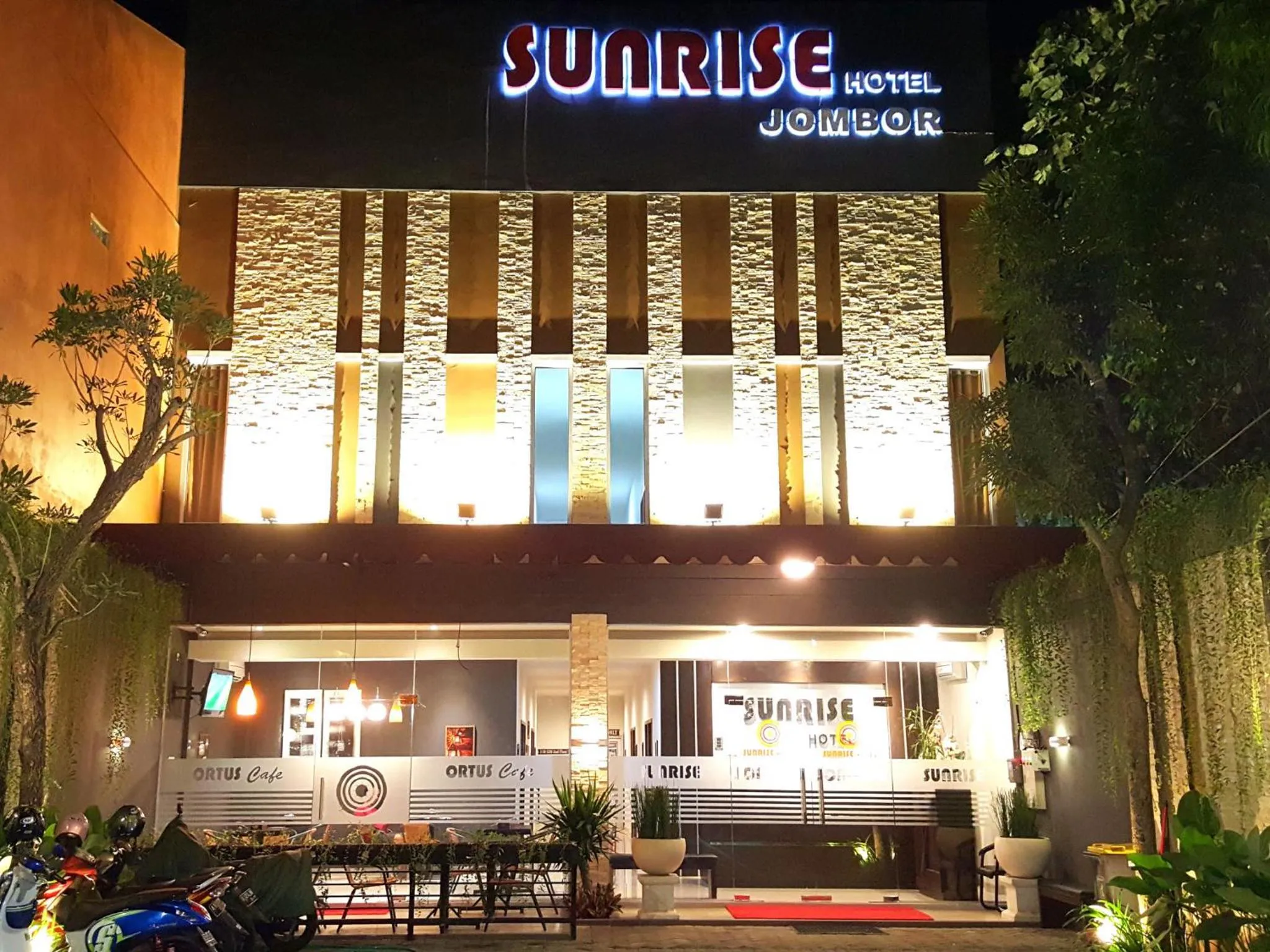 Facade/entrance in Sunrise Hotel Jombor Jogja
