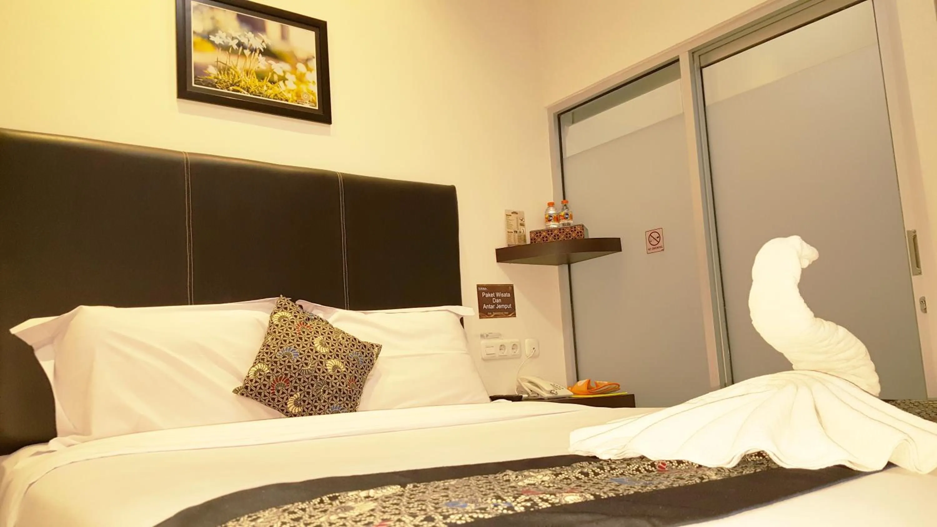 Bed in Sunrise Hotel Jombor Jogja