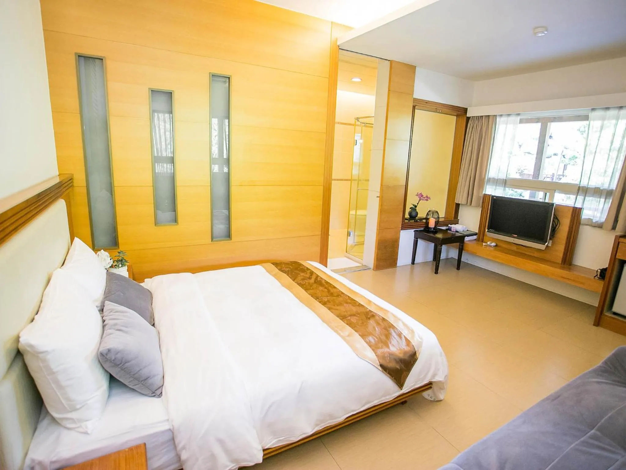 Photo of the whole room in Flying Villa