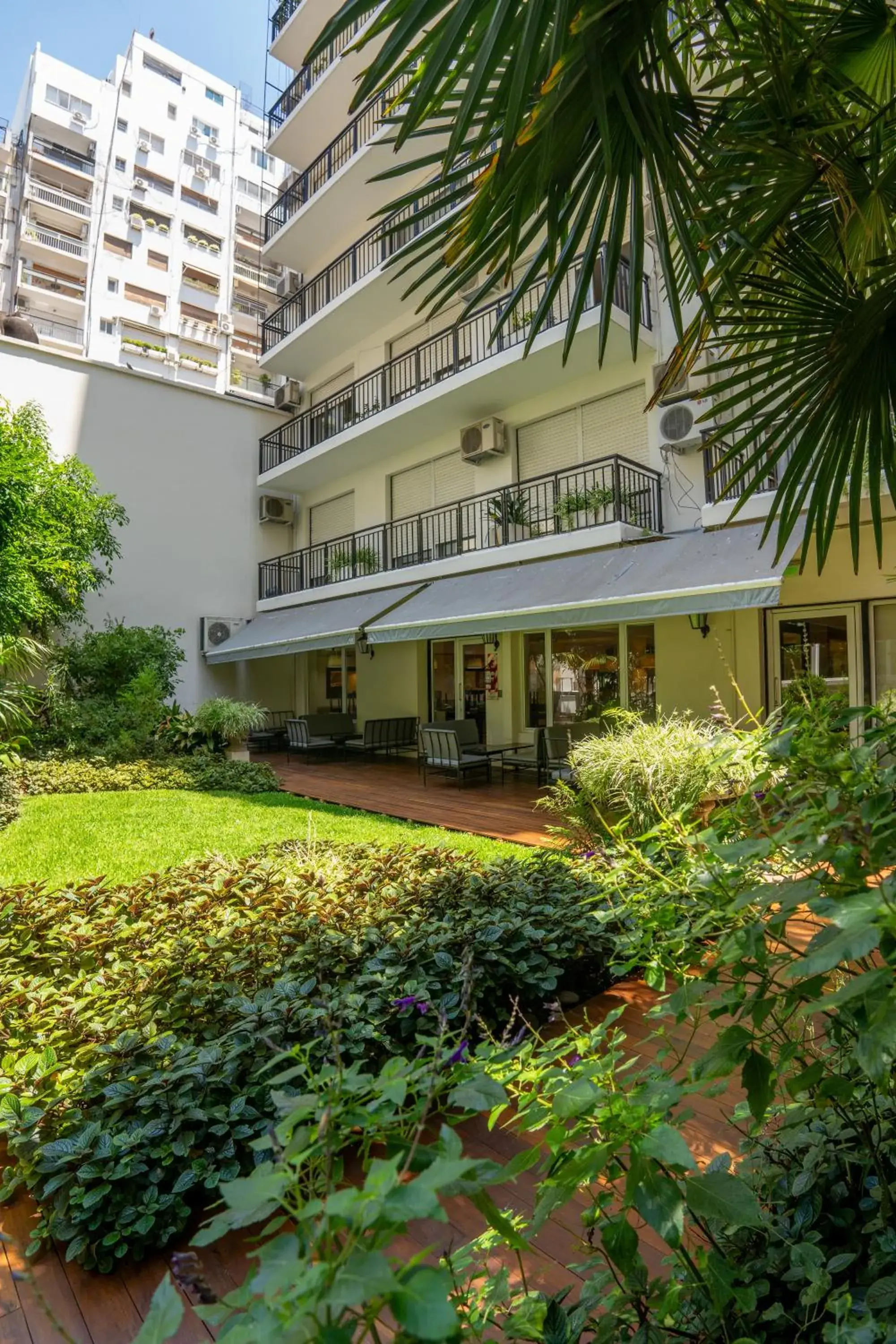 Property building in Aparthotel Trianon Recoleta Property building in Aparthotel Trianon Recoleta