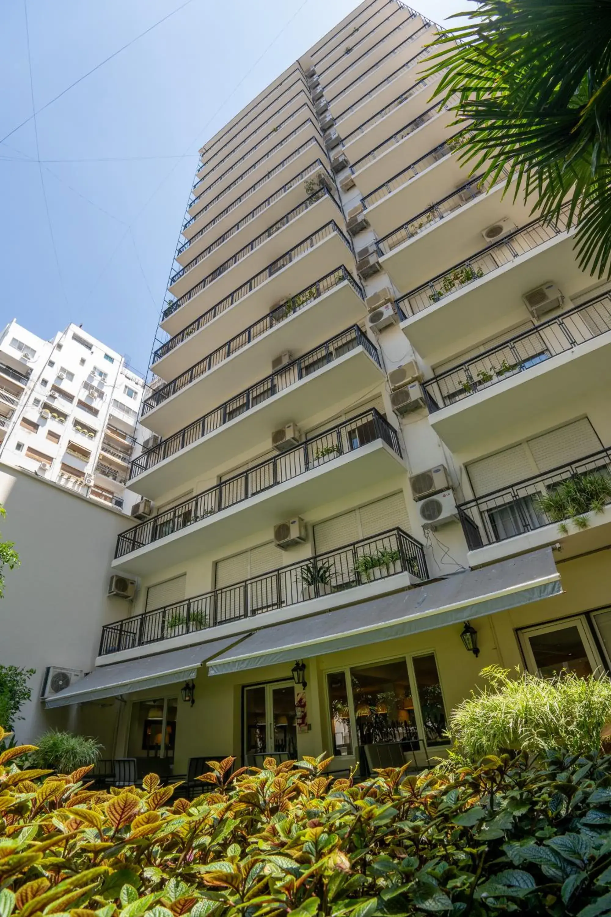 Property building in Aparthotel Trianon Recoleta Property building in Aparthotel Trianon Recoleta