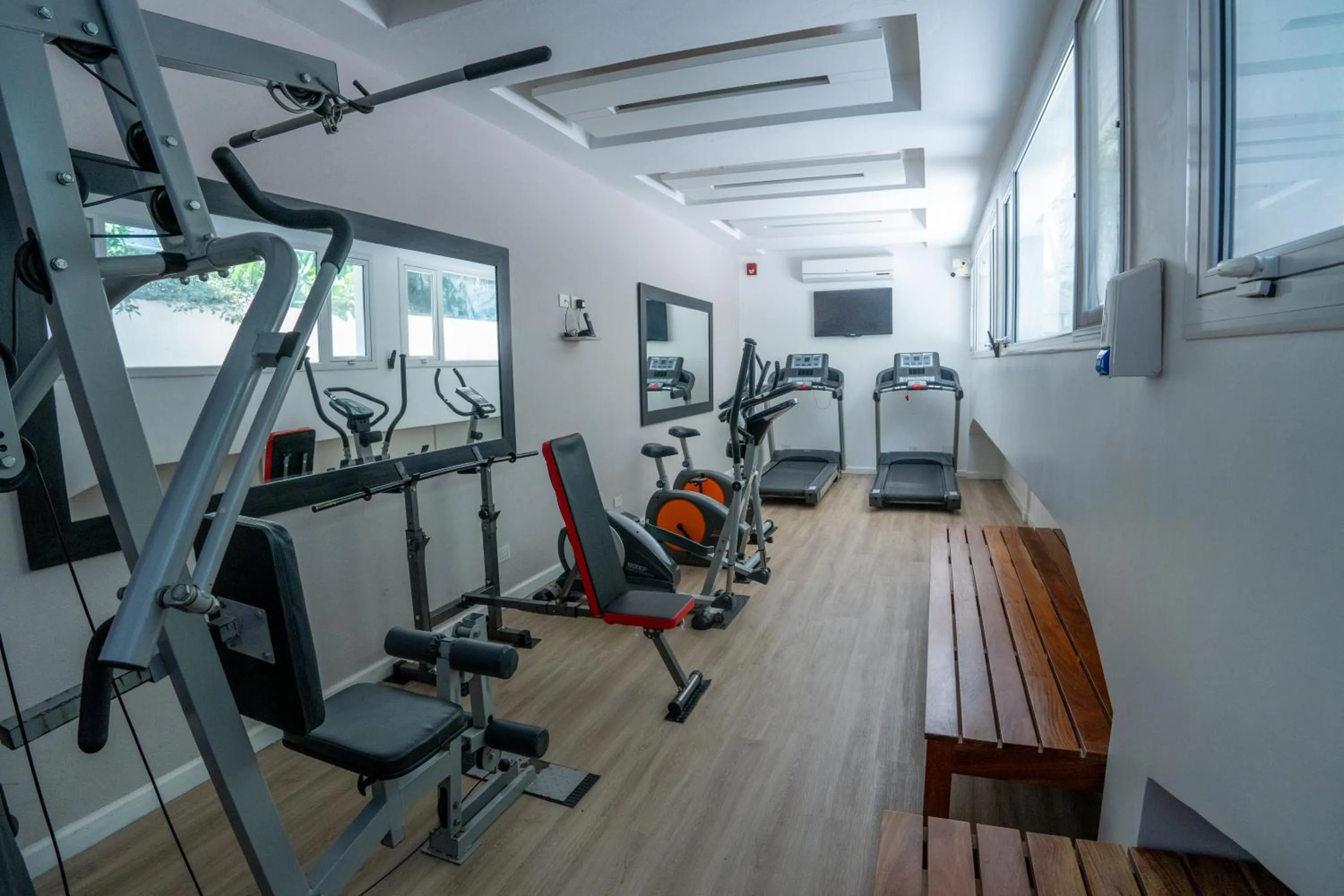 TV and multimedia in Aparthotel Trianon Recoleta